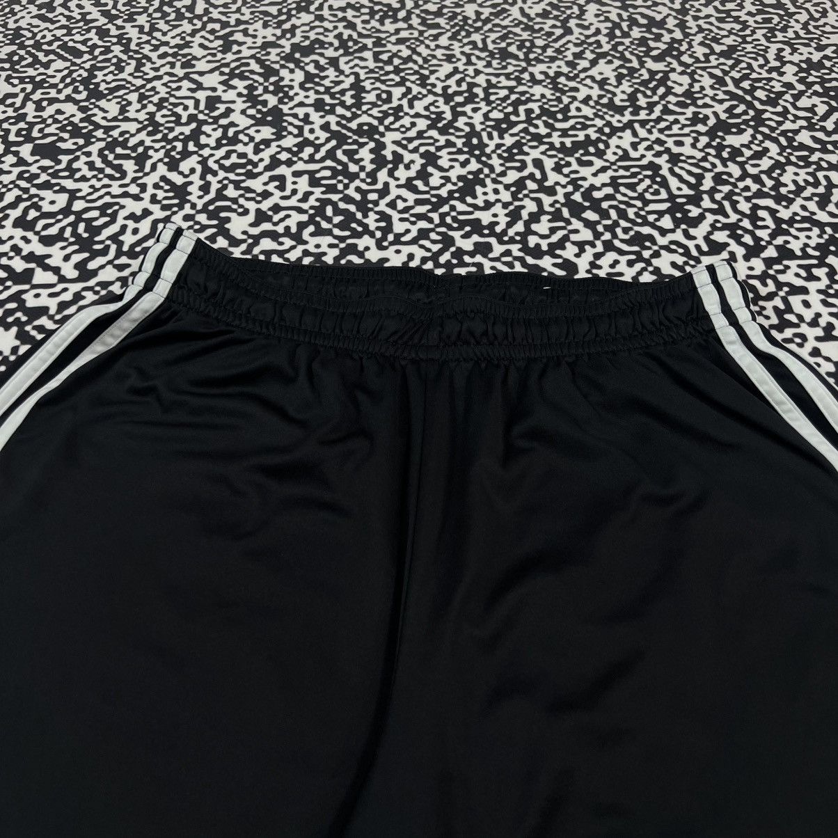 Adidas Vintage Y2K Adidas Striped Retro Sport Style Casual Shorts Size US 36 / EU 52 - 4 Thumbnail