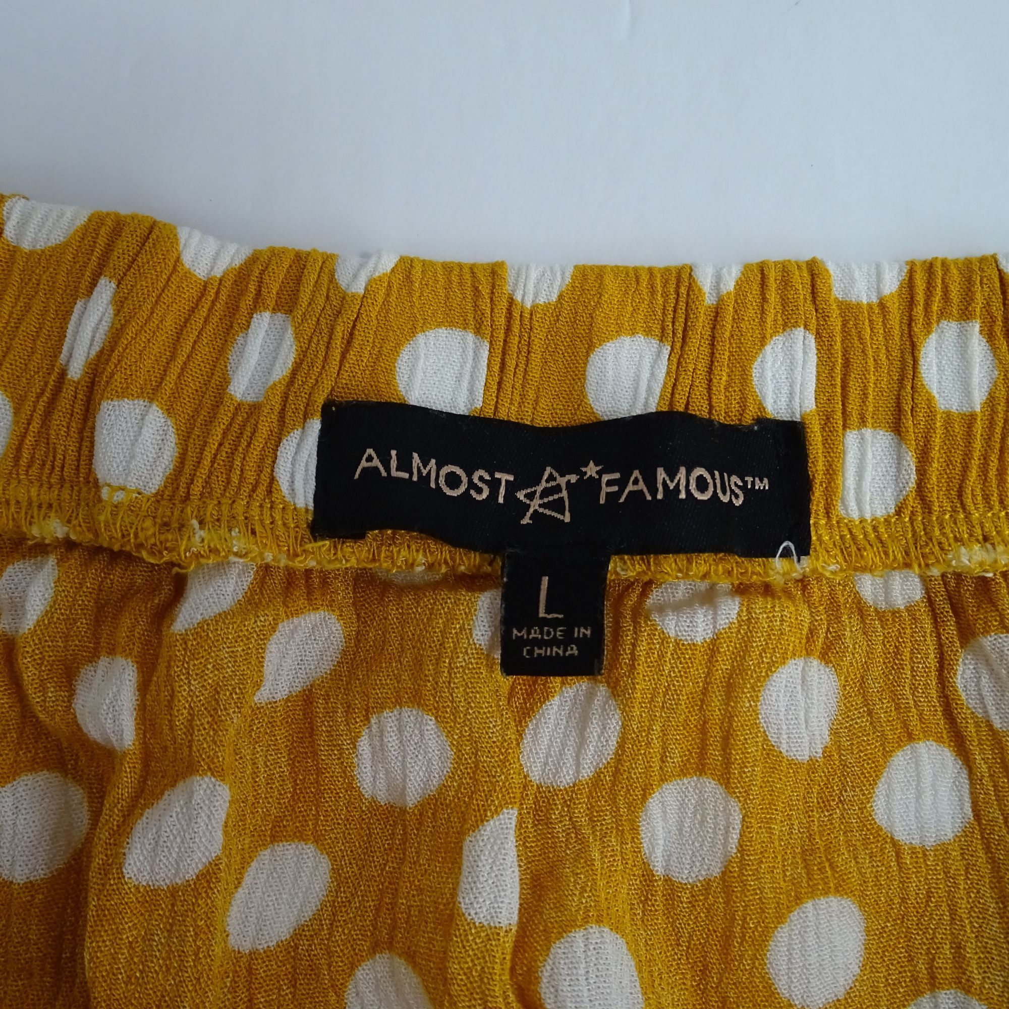 Almost Famous Almost Famous Yellow Polka Dot Off-Shoulder Crop Top Size L Size L / US 10 / IT 46 - 4 Thumbnail