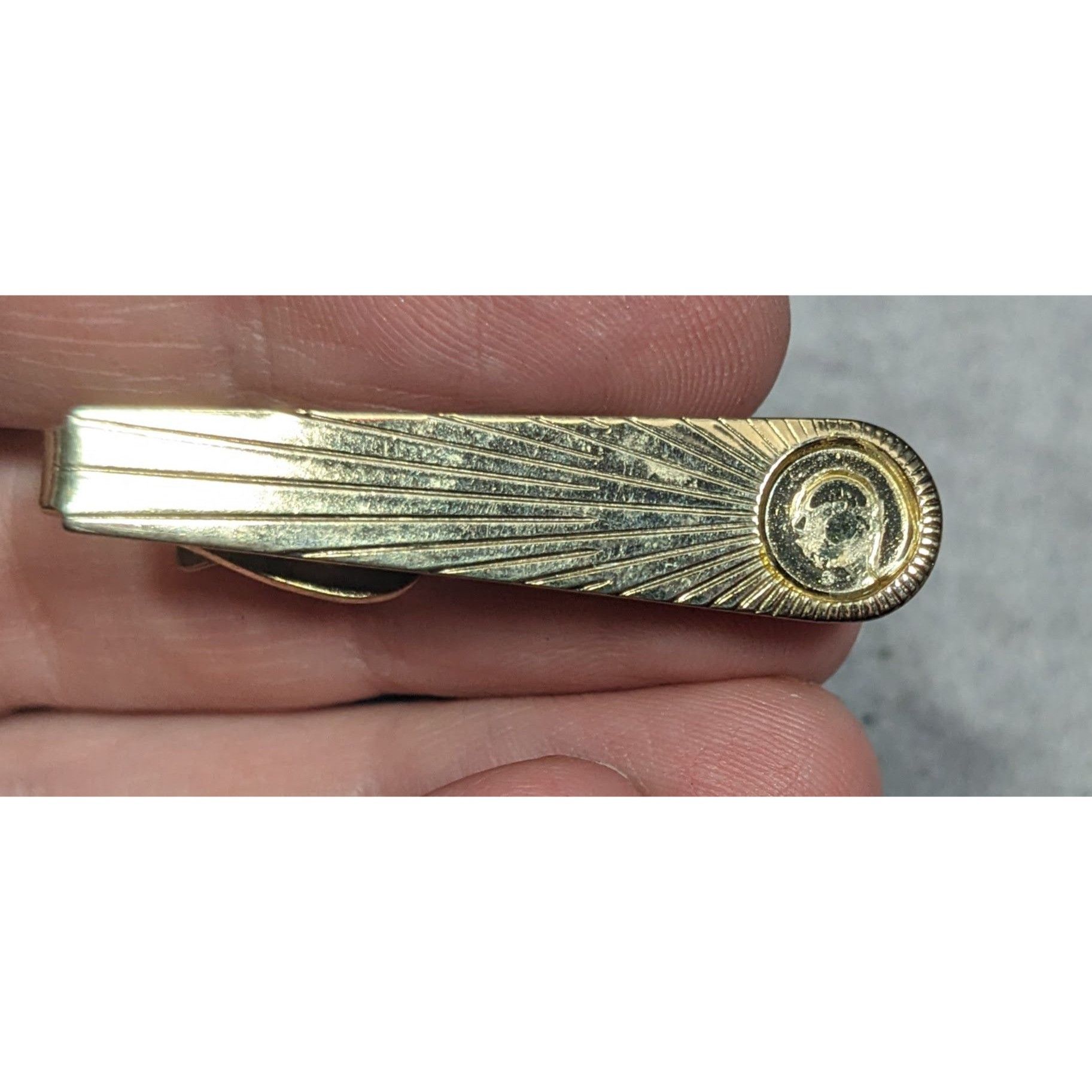 Other Vintage Sun Burst Engraved Gold Tone Tie Clip (Missing Stone Size ONE SIZE - 4 Thumbnail
