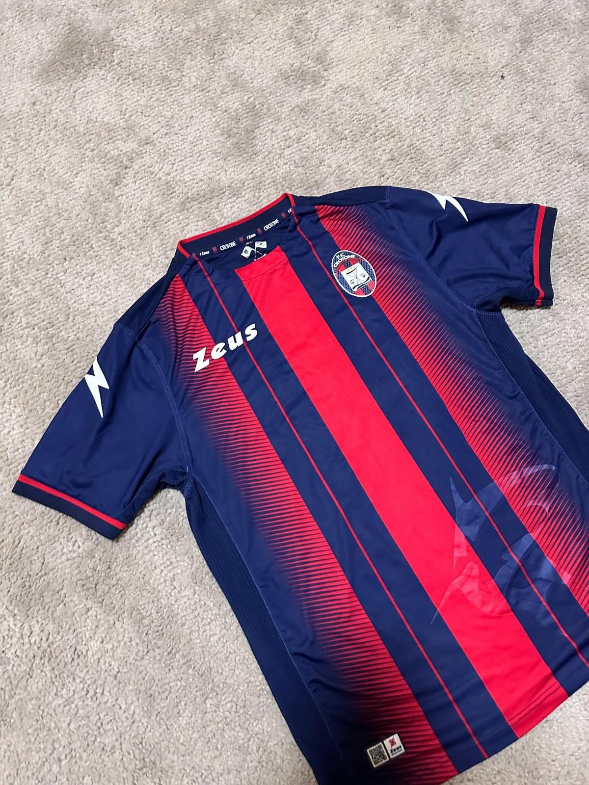 ZESPA F.C. CROTONE ITALY 2017/18 AWAY FOOTBALL SHIRT JERSEY MAGLIA Size US M / EU 48-50 / 2 - 3 Thumbnail