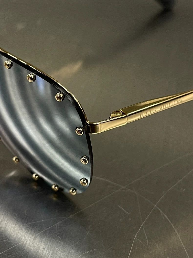 Louis Vuitton Louis Vuitton Aviator Sunglasses Size ONE SIZE - 5 Thumbnail