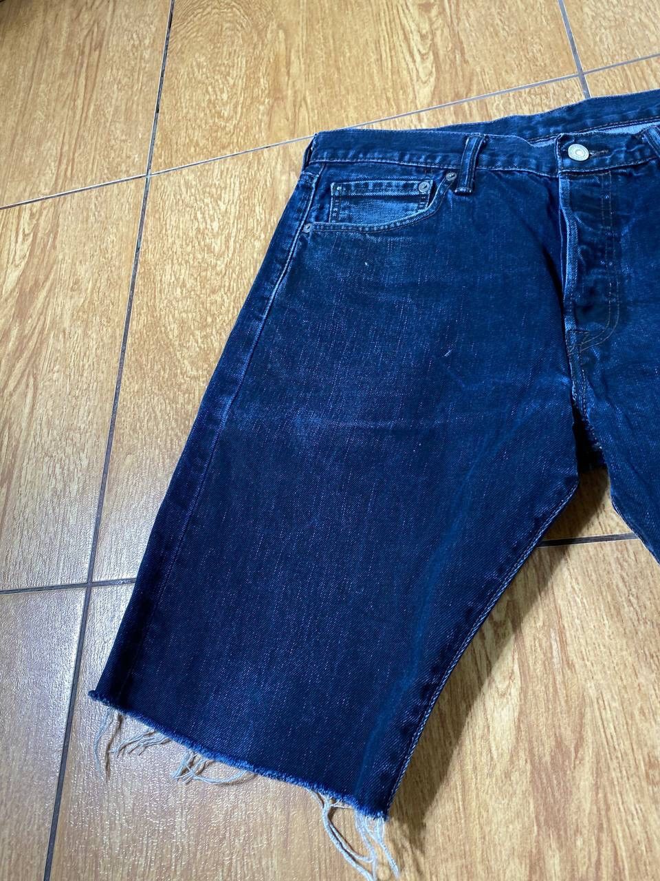 Levi's VINTAGE THRASHED FADED LEVI’S 501 LIGHT WASH JEAN SHORTS Size US 34 / EU 50 - 13 Thumbnail