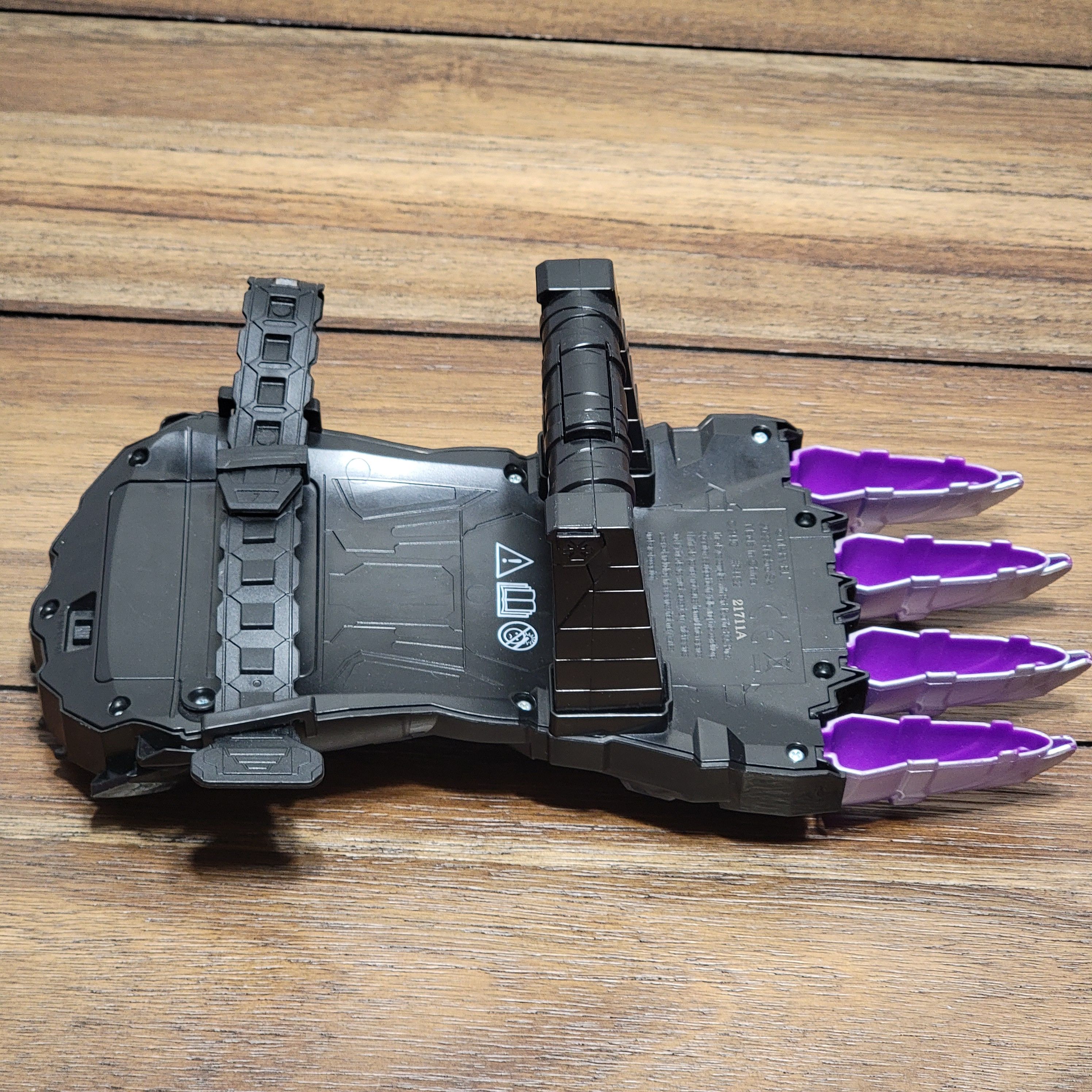 Marvel Comics Marvel Wakanda Adult Battle Claw w/ Lights & Sound Size ONE SIZE - 4 Thumbnail