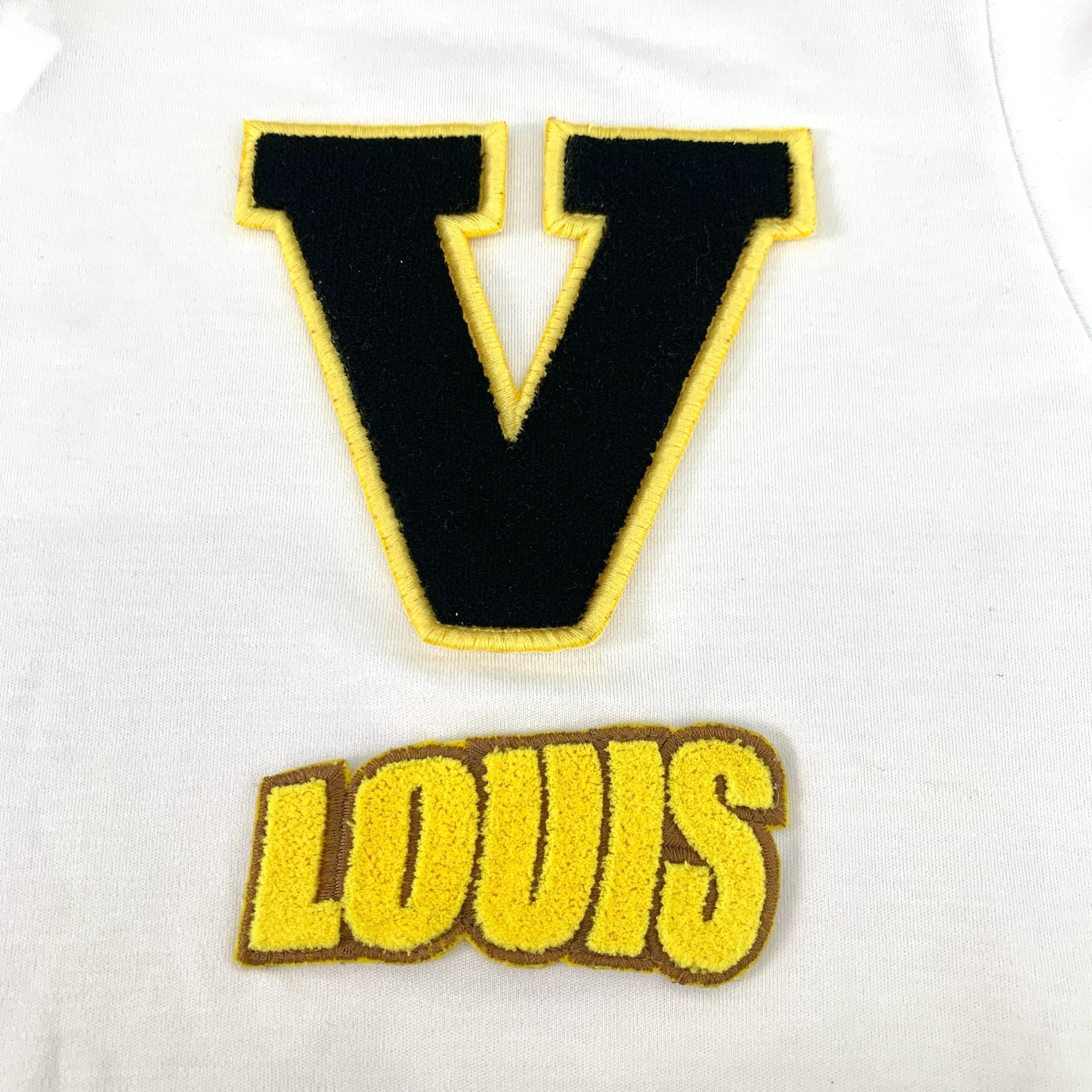 Louis Vuitton Louis Vuitton White T-Shirt With Yellow "V" & Louis Patch Me Size US L / EU 52-54 / 3 - 4 Thumbnail
