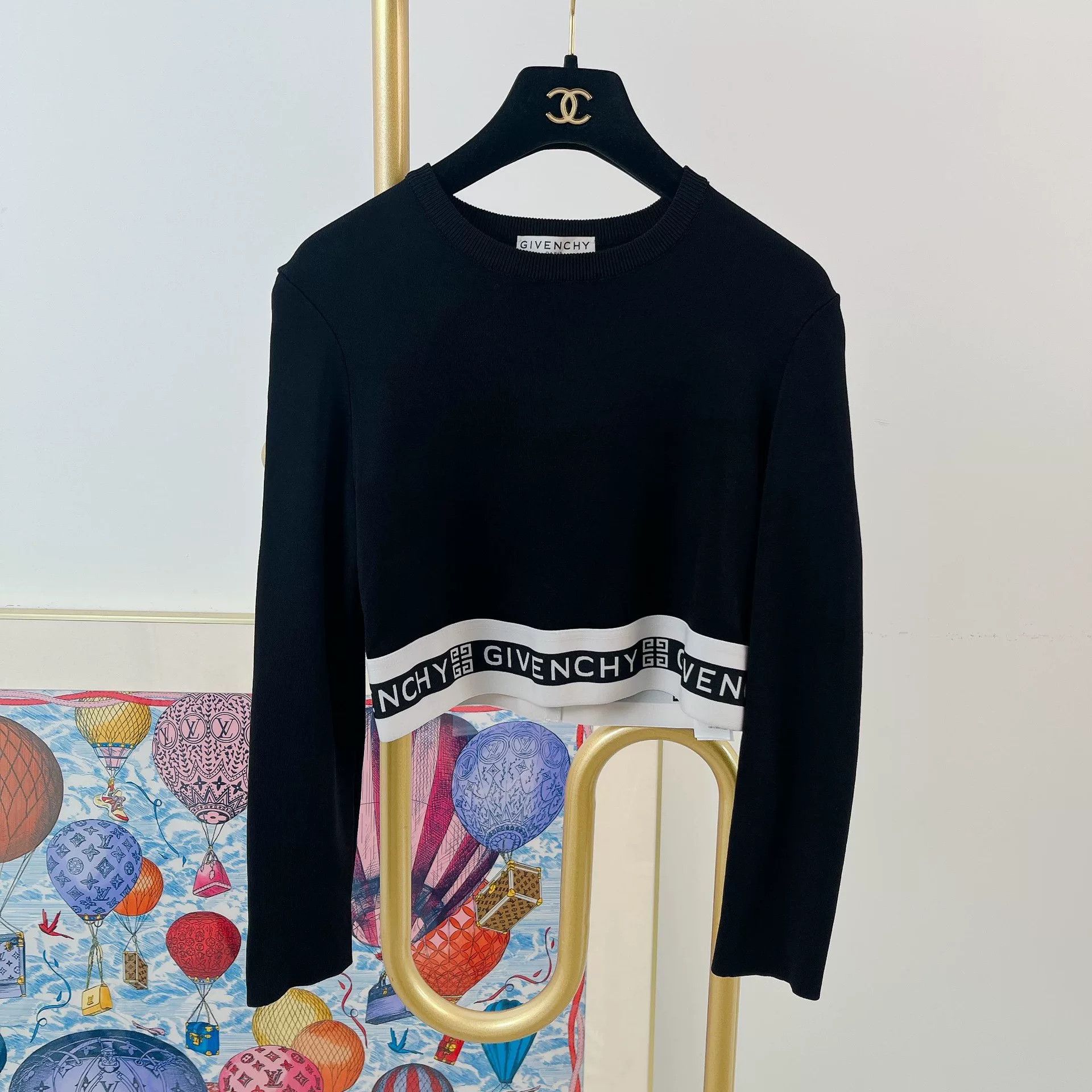 Givenchy Givenchy Black Letter Short Top Size M / US 6-8 / IT 42-44 - 1 Thumbnail