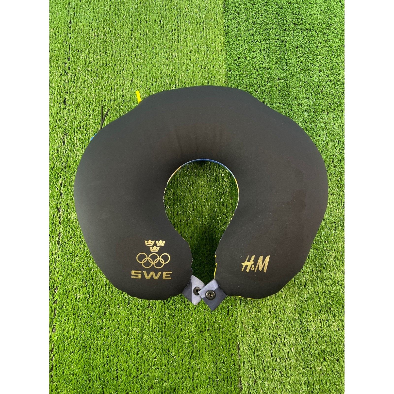 H&M H&M SWE Sweden Olympics Neck Pillow Travel Comfort Size 34 - 1 Thumbnail