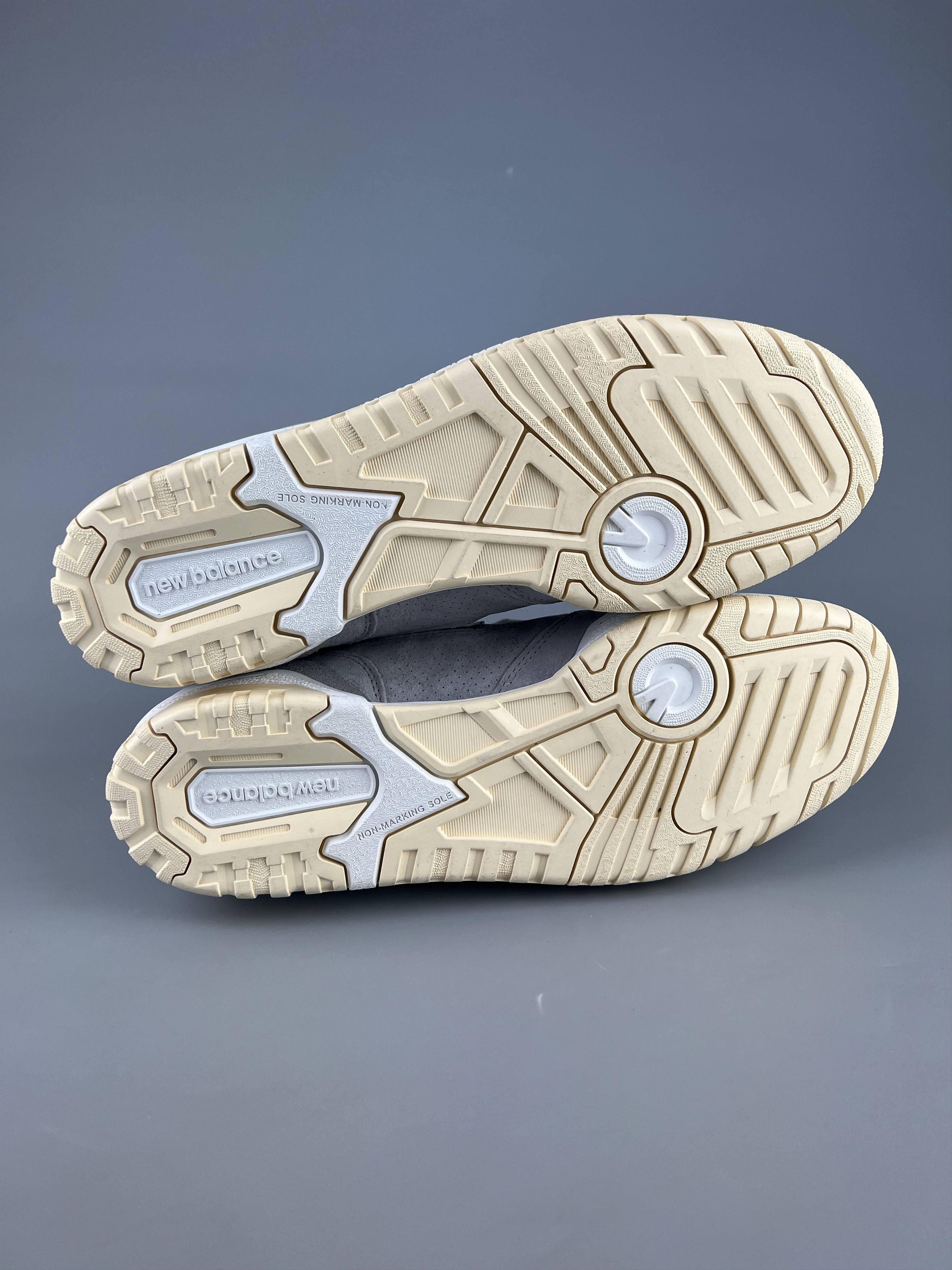 New Balance New Balance 550 Men's Gray White Suede Sneakers Size US11 Size US 11 / EU 44 - 6 Thumbnail