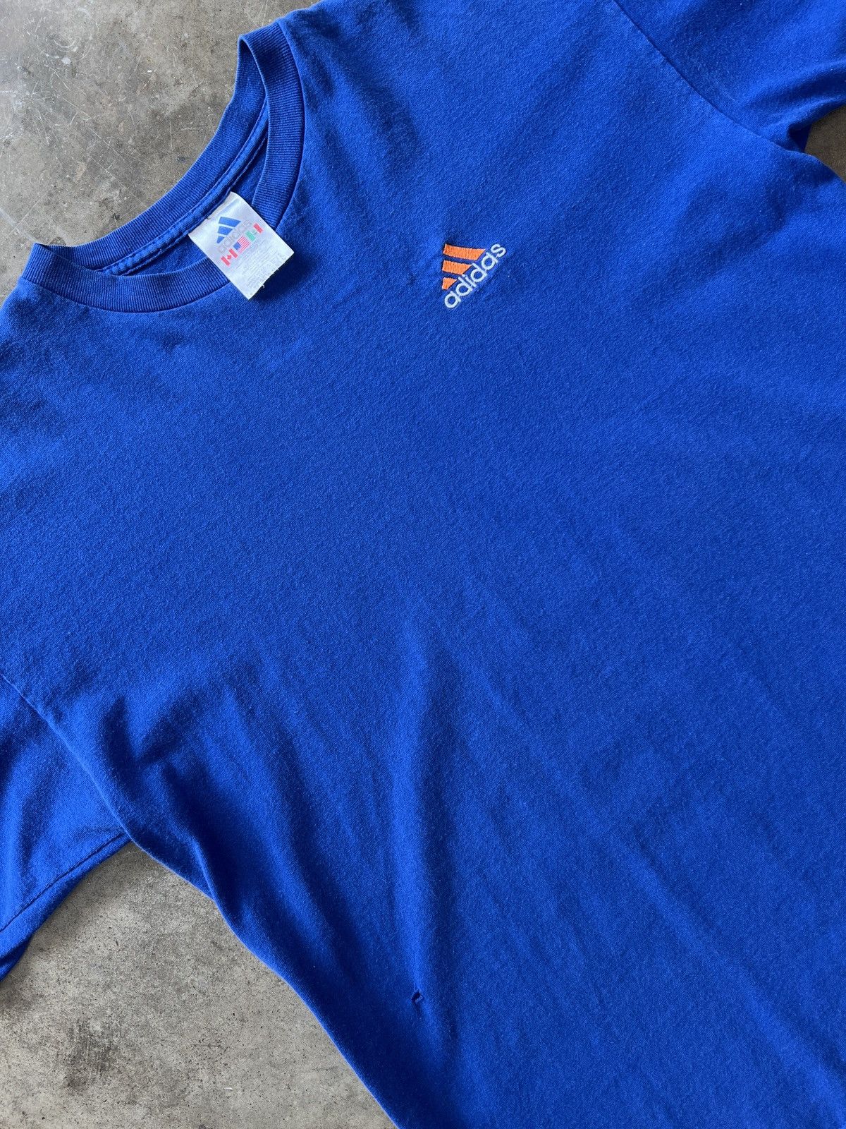 Adidas × Vintage Vintage Adidas 3 Stripe Big Logo Front Graphic Tee XL Size US L / EU 52-54 / 3 - 1 Thumbnail