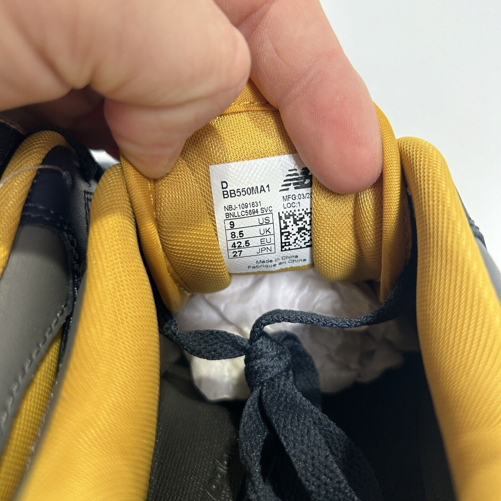 New Balance New Balance 550 “Michigan/Navy Yellow” 2024 Size US 9 / EU 42 - 6 Thumbnail