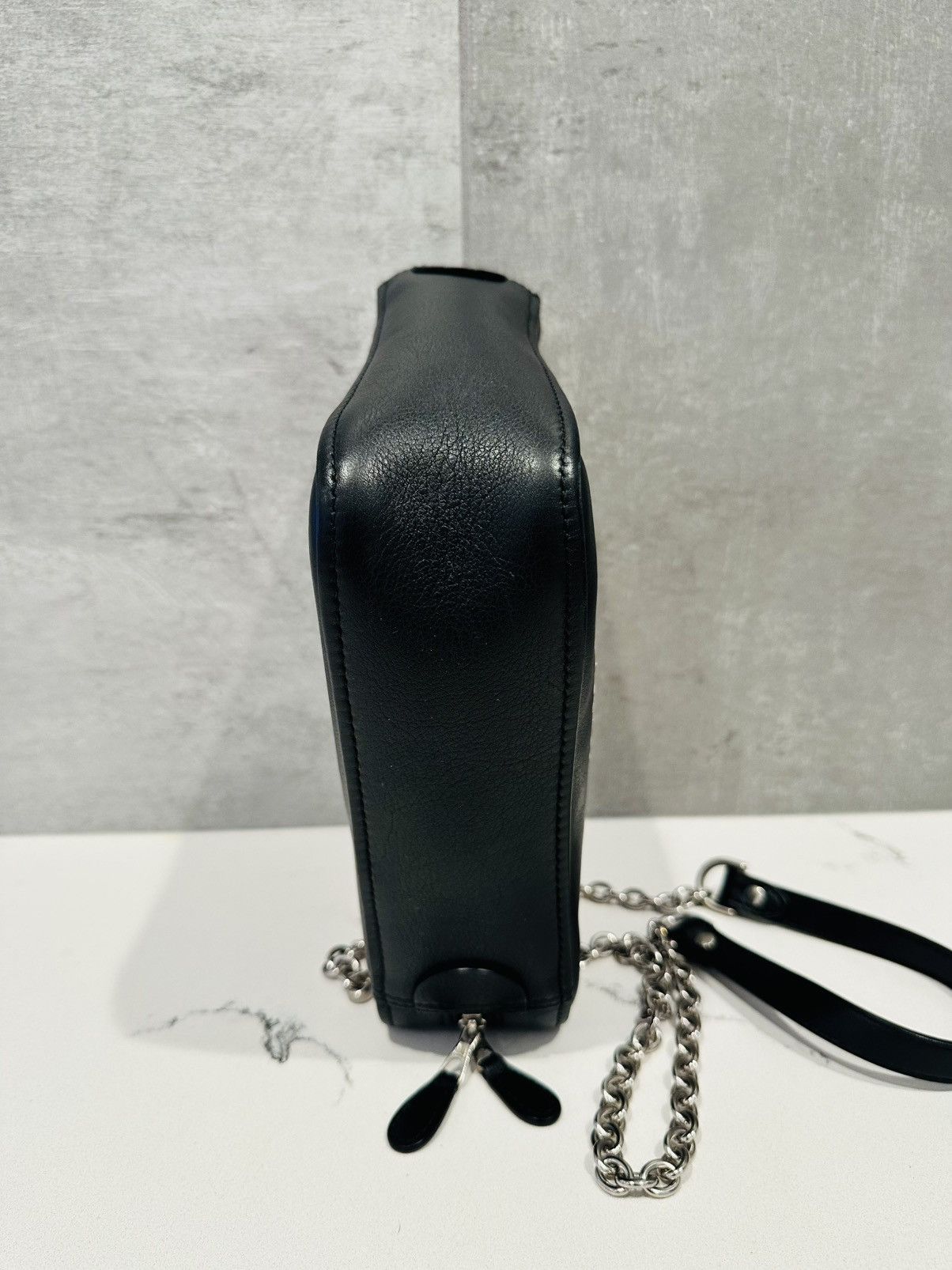Balenciaga Balenciaga OG Triangle Bag with Chain, New with Tags Size ONE SIZE - 8 Thumbnail
