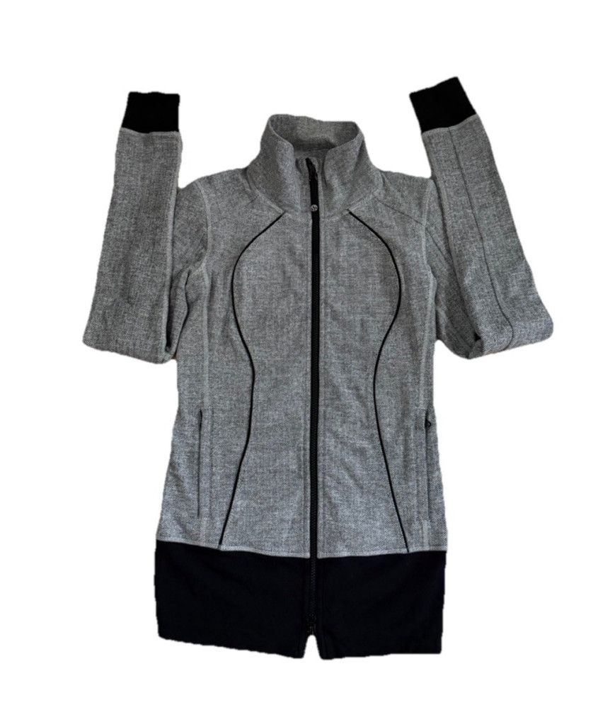 Lululemon Lululemon Nice Asana Jacket Sz 4 Full Zip Black Grey color Size S / US 4 / IT 40 - 1 Thumbnail