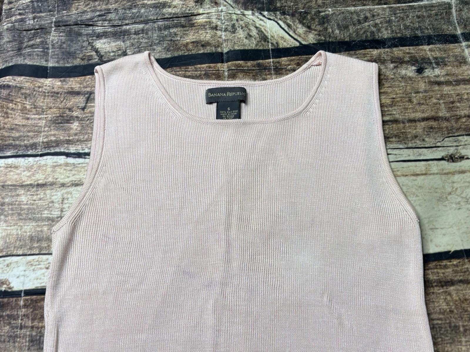 Banana Republic Y2K 2000 Banana Republic Tank Top Women Small Silk Knit Pink Size S / US 4 / IT 40 - 4 Thumbnail