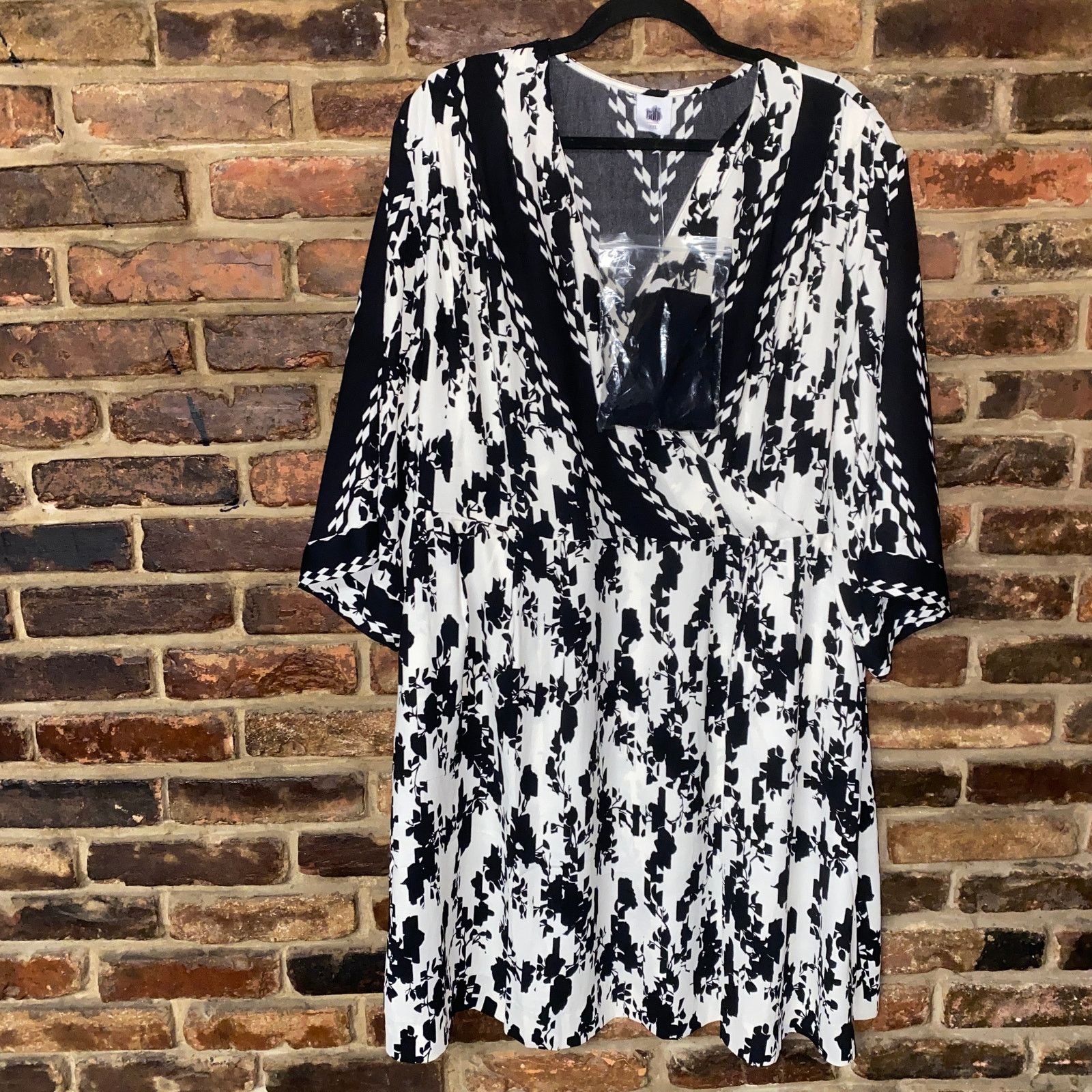 Other Cabi Black White Floral X-Factor Surplice Mini Dress XXL Size XXL / US 16-18 / IT 52-54 - 2 Thumbnail