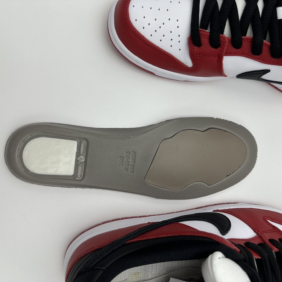 Nike Nike SB Dunk Low J-Pack Chicago Size US 9.5 / EU 42-43 - 12 Thumbnail