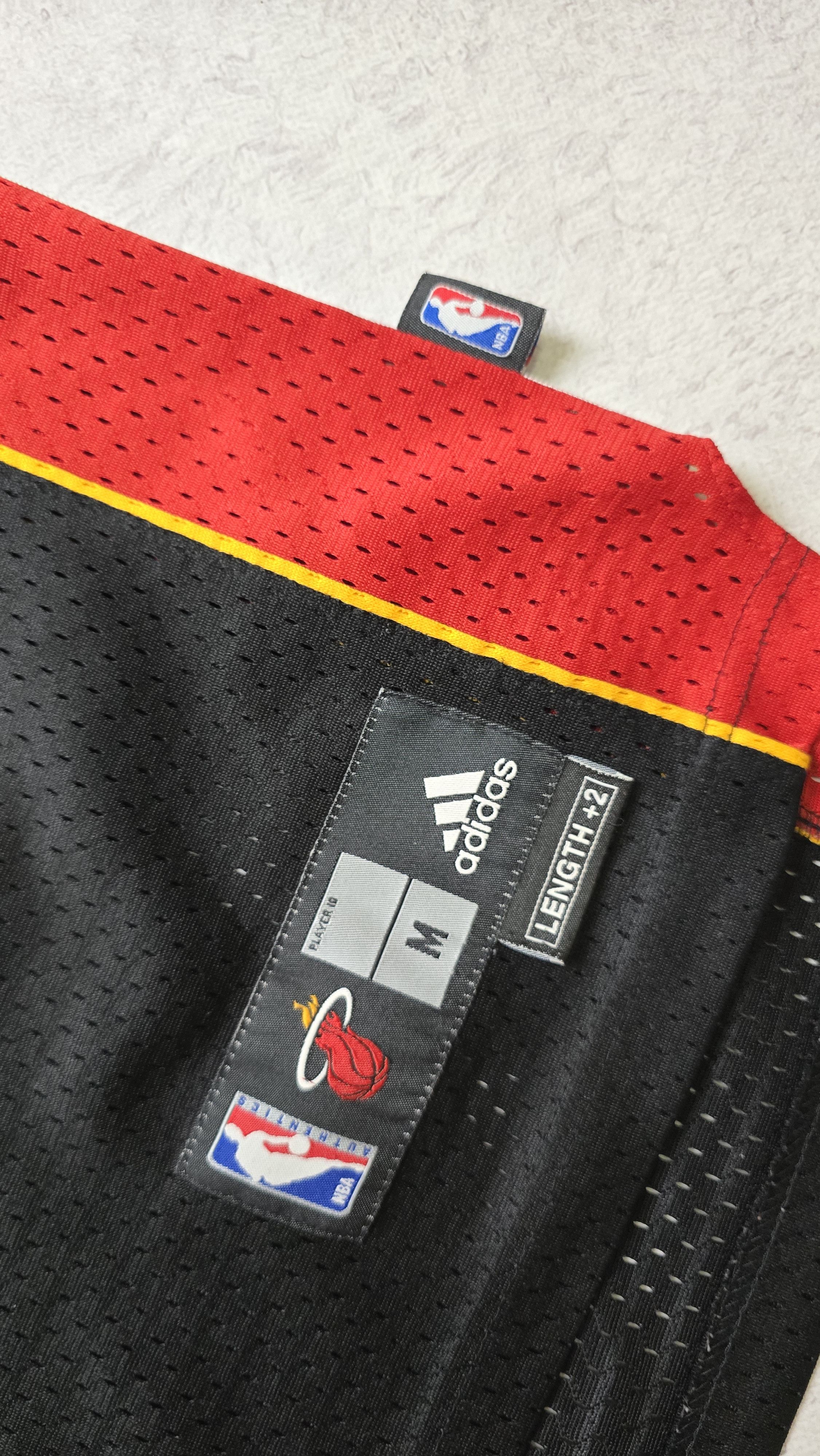 Adidas Miami Heat Dwyane Wade #3 Basketball Jersey Size US M / EU 48-50 / 2 - 13 Thumbnail