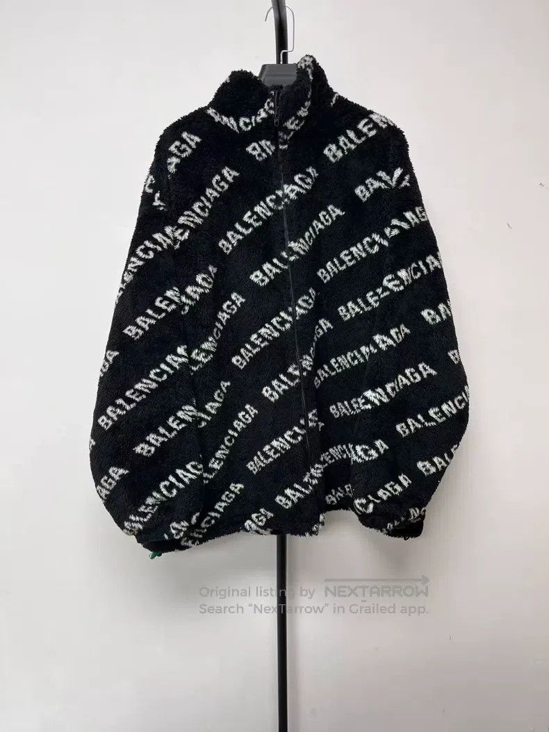 Balenciaga Balenciaga Collar Drop Shoulder Loose Faux Fur Puffy Zippe Size XXS / US 00 / IT 34 - 1 Thumbnail