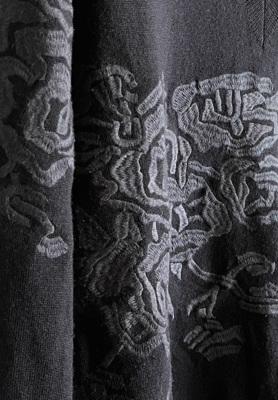 Dries Van Noten Dries Van Note Floral embroidered V-neck wool sweater Size US M / EU 48-50 / 2 - 5 Thumbnail