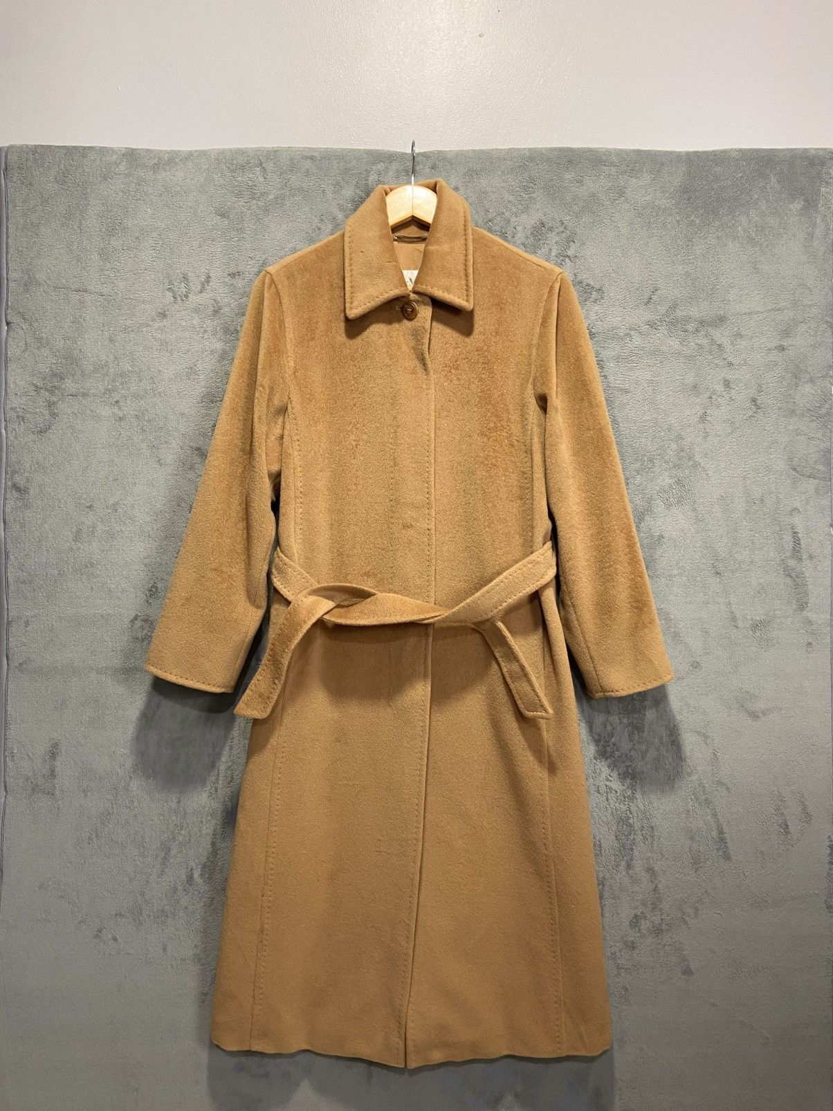 Max Mara Max Mara Belted Virgin Wool Coat Size M / US 6-8 / IT 42-44 - 1 Thumbnail