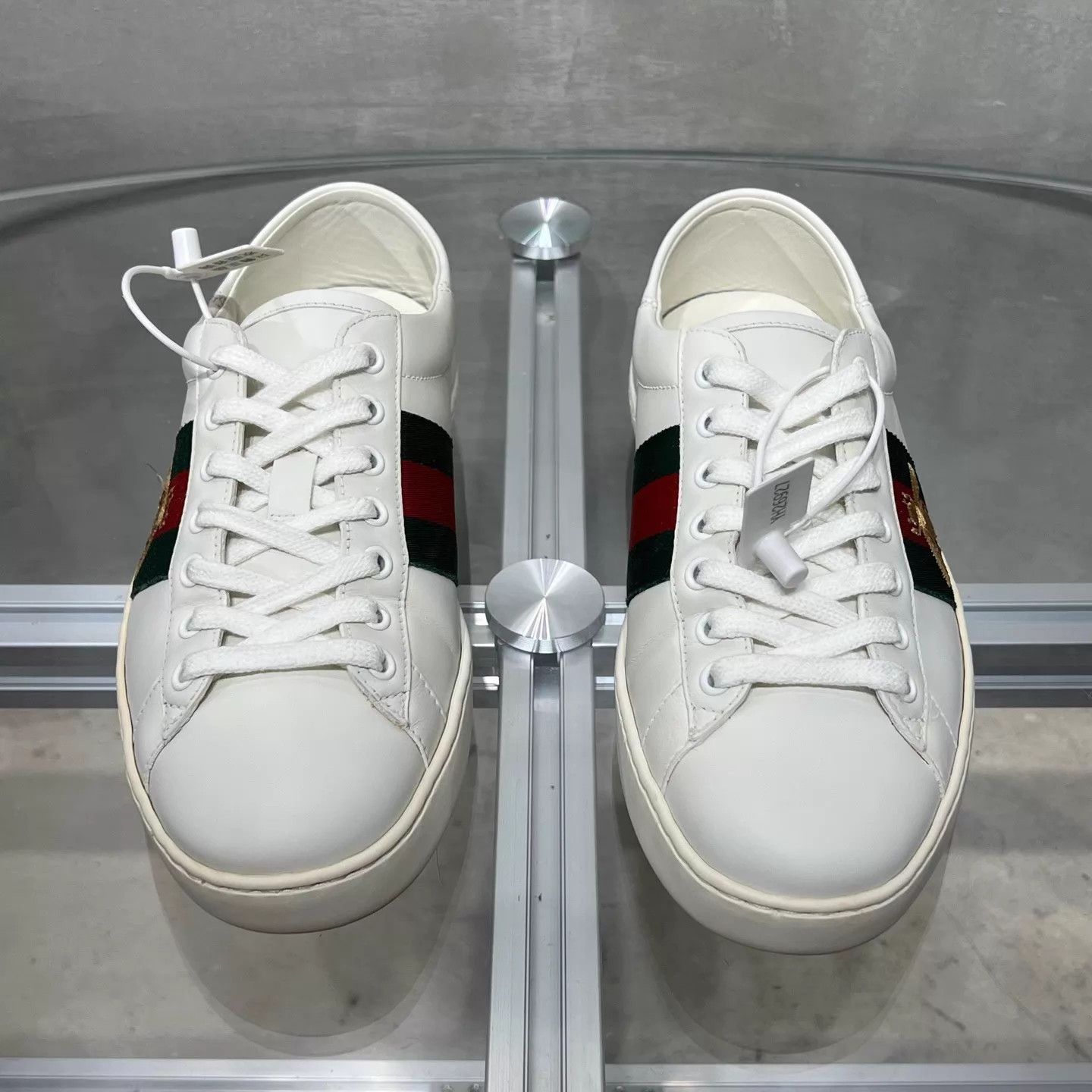 Gucci Gucci white bee sneaker 40.5 (Uk6.5) YH26927 Size US 7.5 / EU 40-41 - 1 Thumbnail