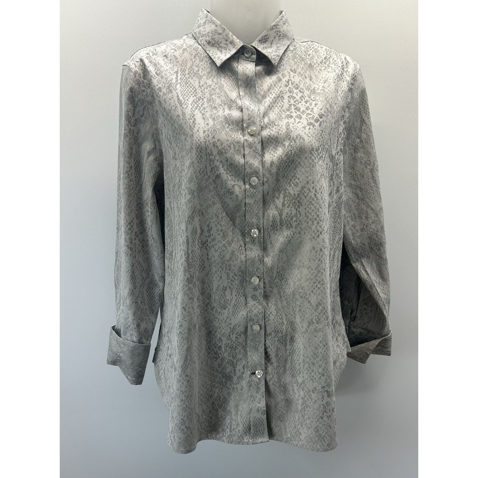 Chicos Chico’s No-Iron Classic Stretch Shirt Women’s Size 1 Size M / US 6-8 / IT 42-44 - 1 Thumbnail
