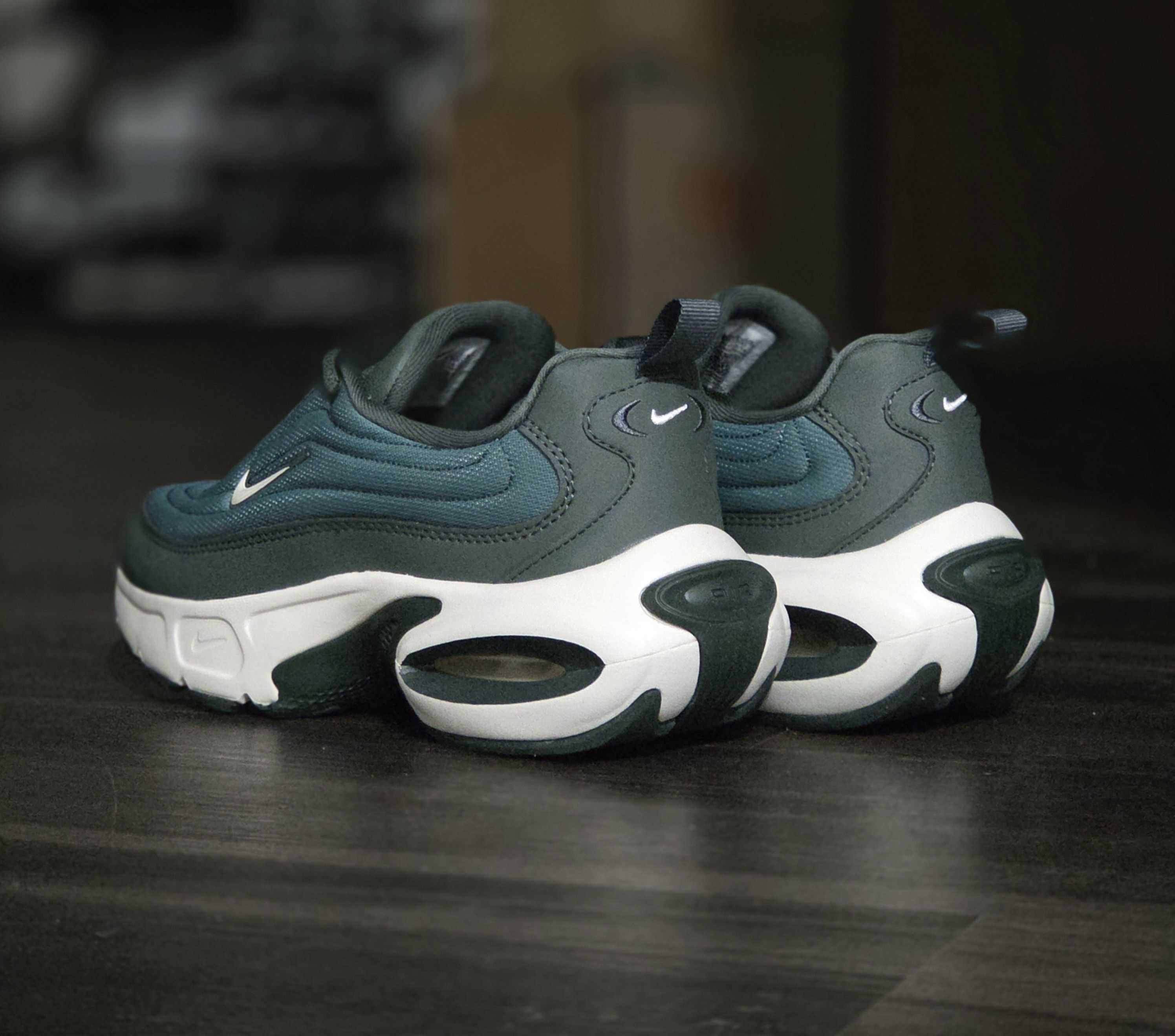 Nike Nike Air Max Women’s Vintage Green Bicoastal Soft-SZ 6.5 Size US 6.5 / IT 36.5 - 13 Thumbnail