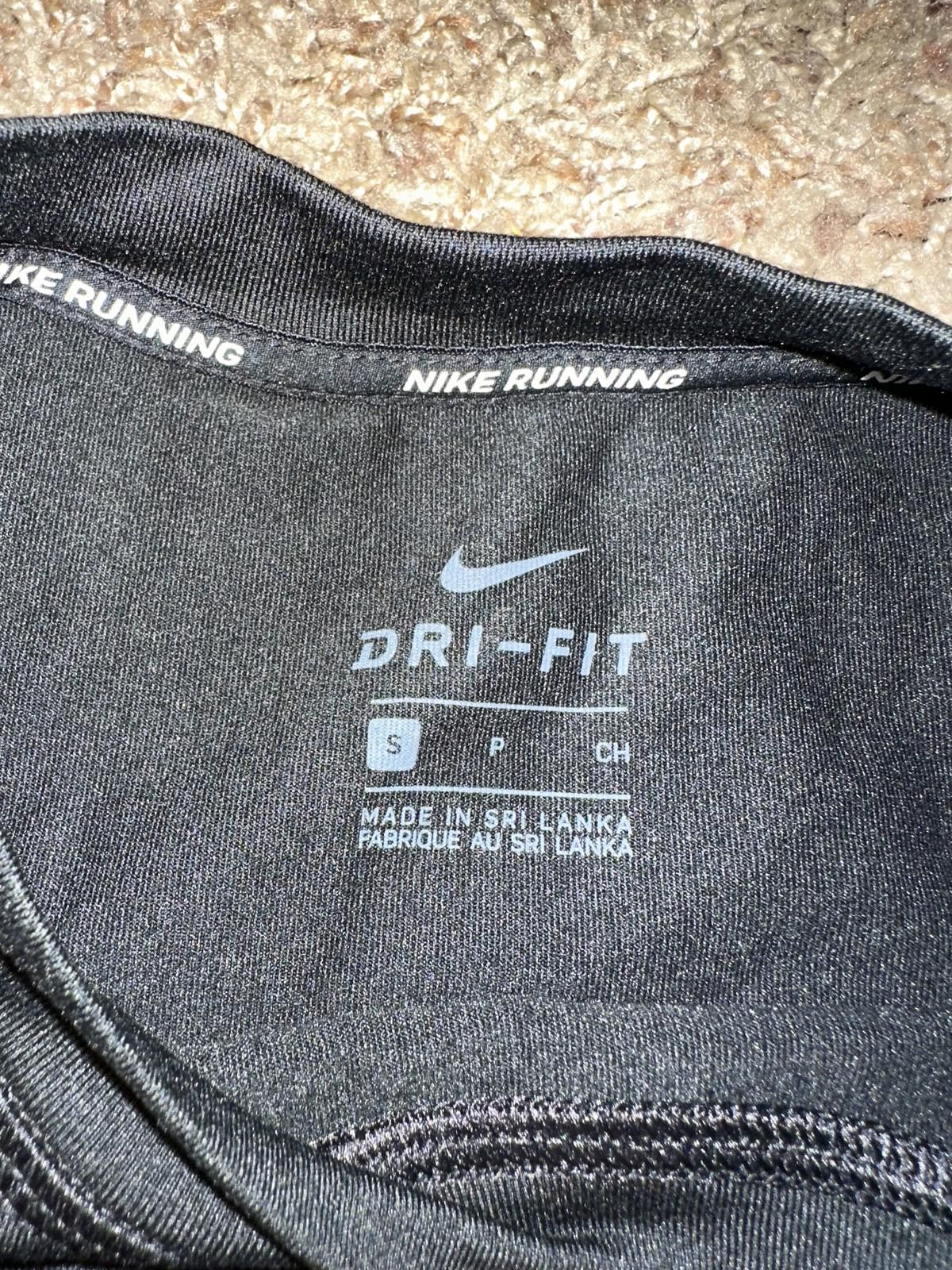 Nike Nike Women’s Dri-FIT Element Running Crew Neck Long Sleeve Black Shirt Sample Size S / US 4 / IT 40 - 4 Thumbnail
