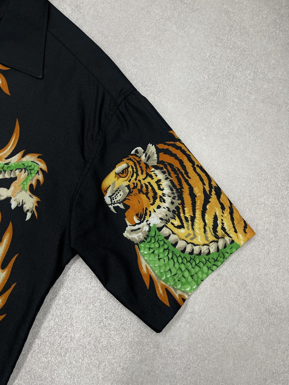 Vintage Vintage Japan Crazy Shirt Double Big Logo Dragon Tiger Black Size US L / EU 52-54 / 3 - 6 Thumbnail