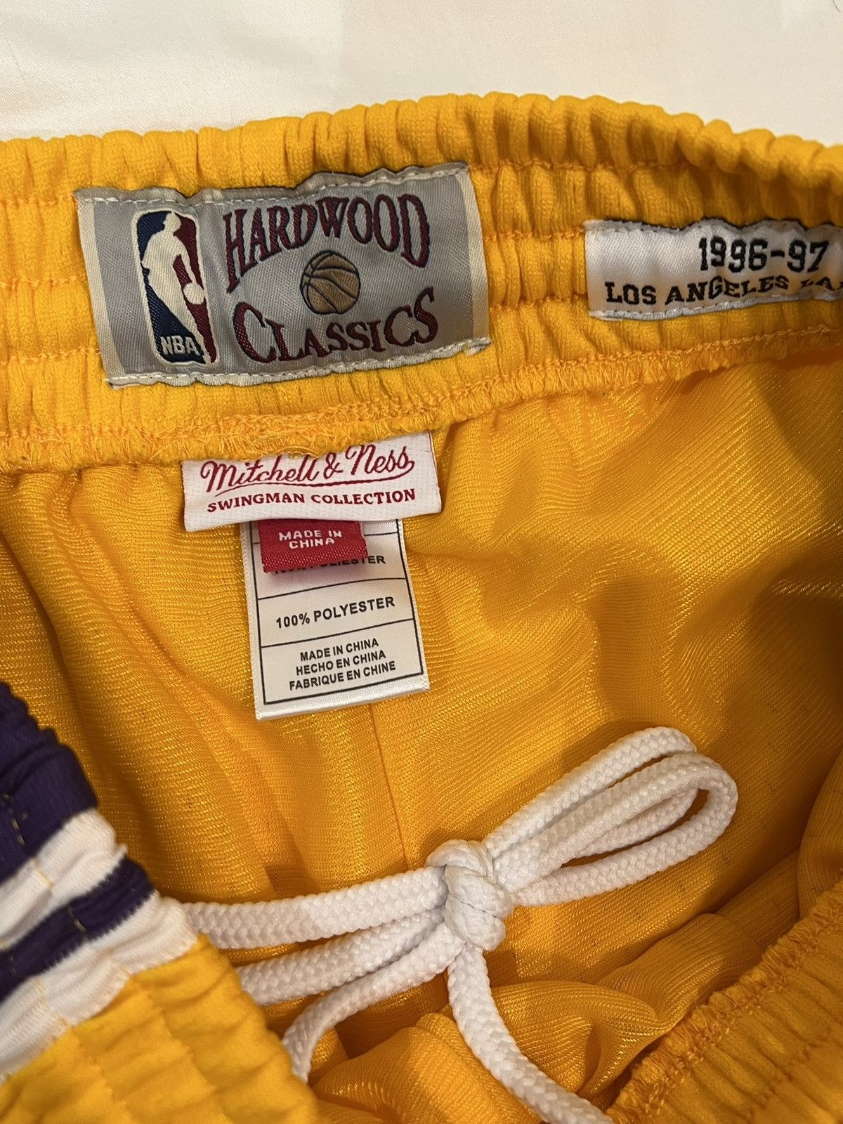 Mitchell & Ness × NBA Lakers Hardwood Classics Shorts Size US 31 - 4 Thumbnail