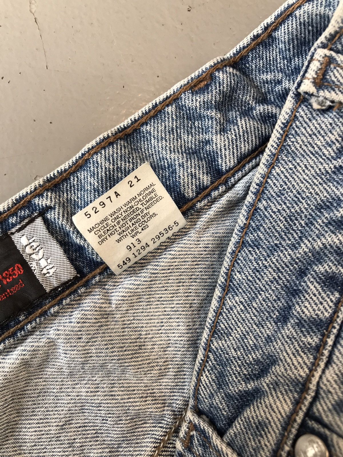 Levi's × Vintage Vintage Levi’s Strauss & co. silver tab denim jort Size US 34 / EU 50 - 7 Thumbnail