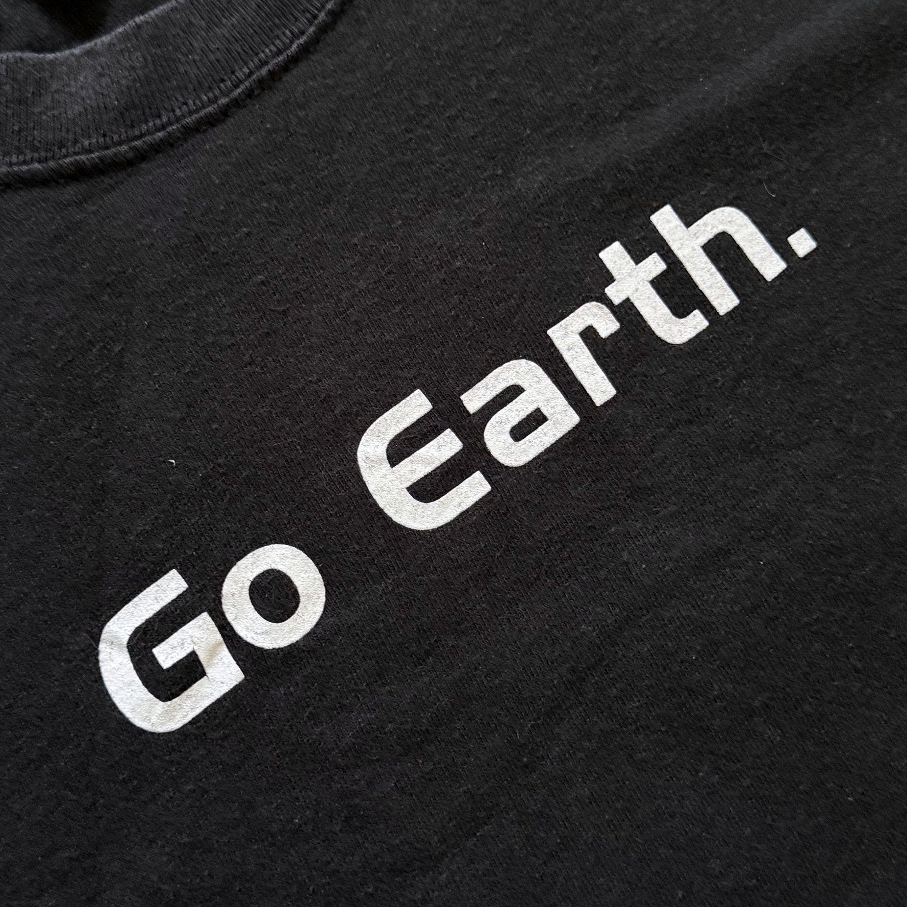 Vintage 2004 Vintage Halo 2 Go Earth Logo Promo Tee Size US XL / EU 56 / 4 - 3 Thumbnail