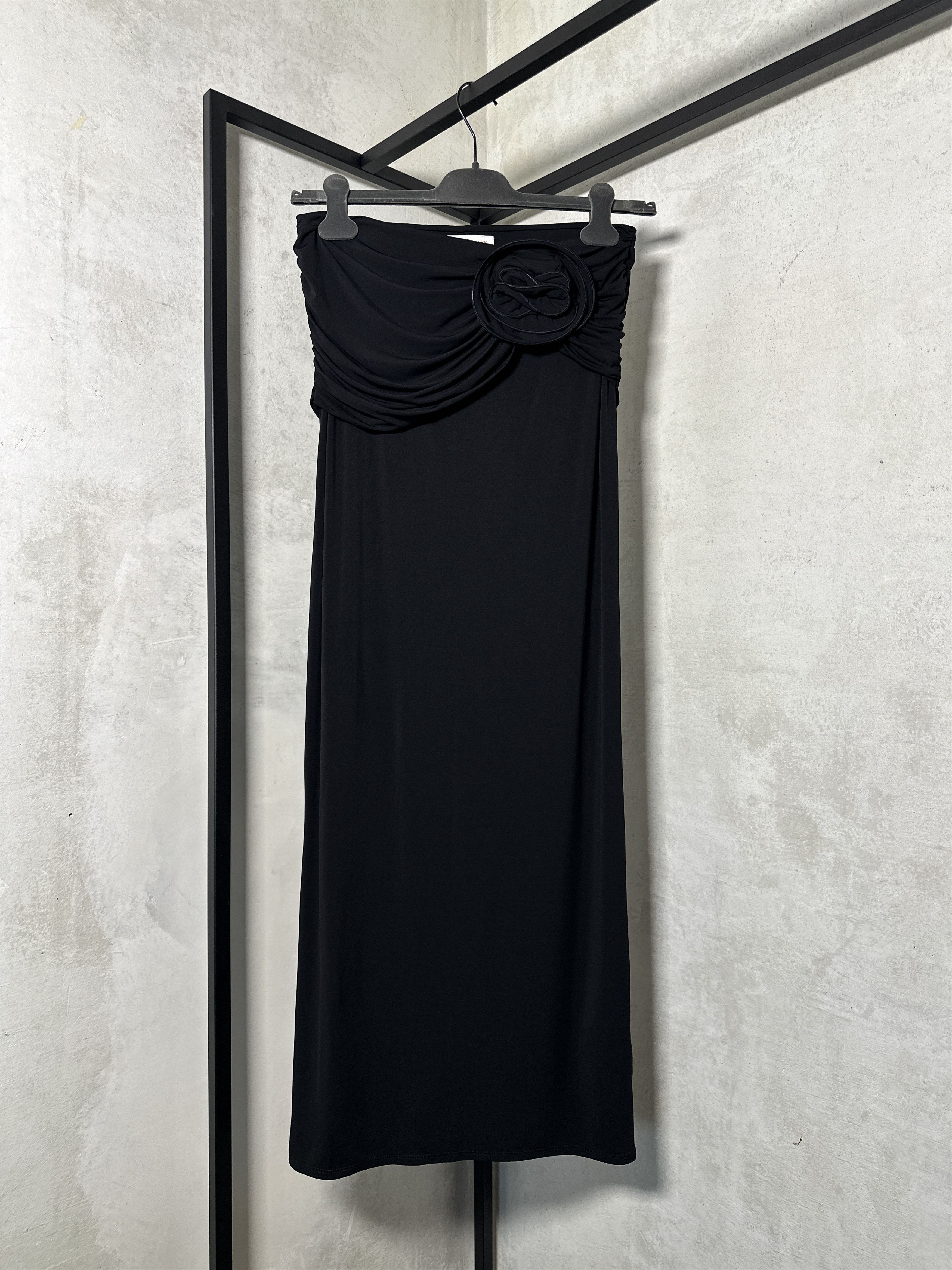 Magda Butrym Magda Butrym x H&M Midi Rose Black Skirt Size 28" / US 6 / IT 42 - 4 Thumbnail