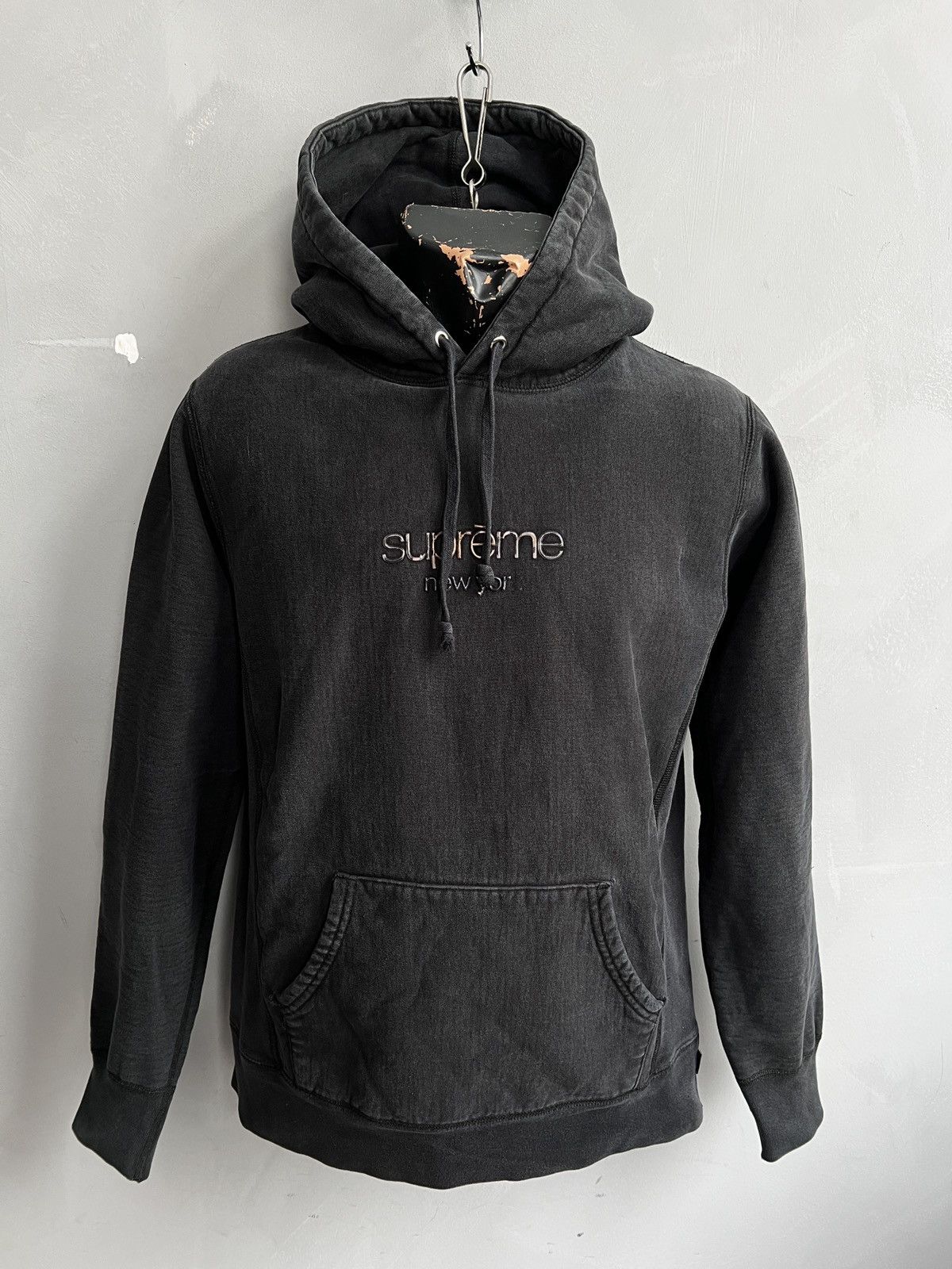 Supreme Supreme washed Classic Black Hoodie Sweatshirt centr logo Size US M / EU 48-50 / 2 - 1 Thumbnail