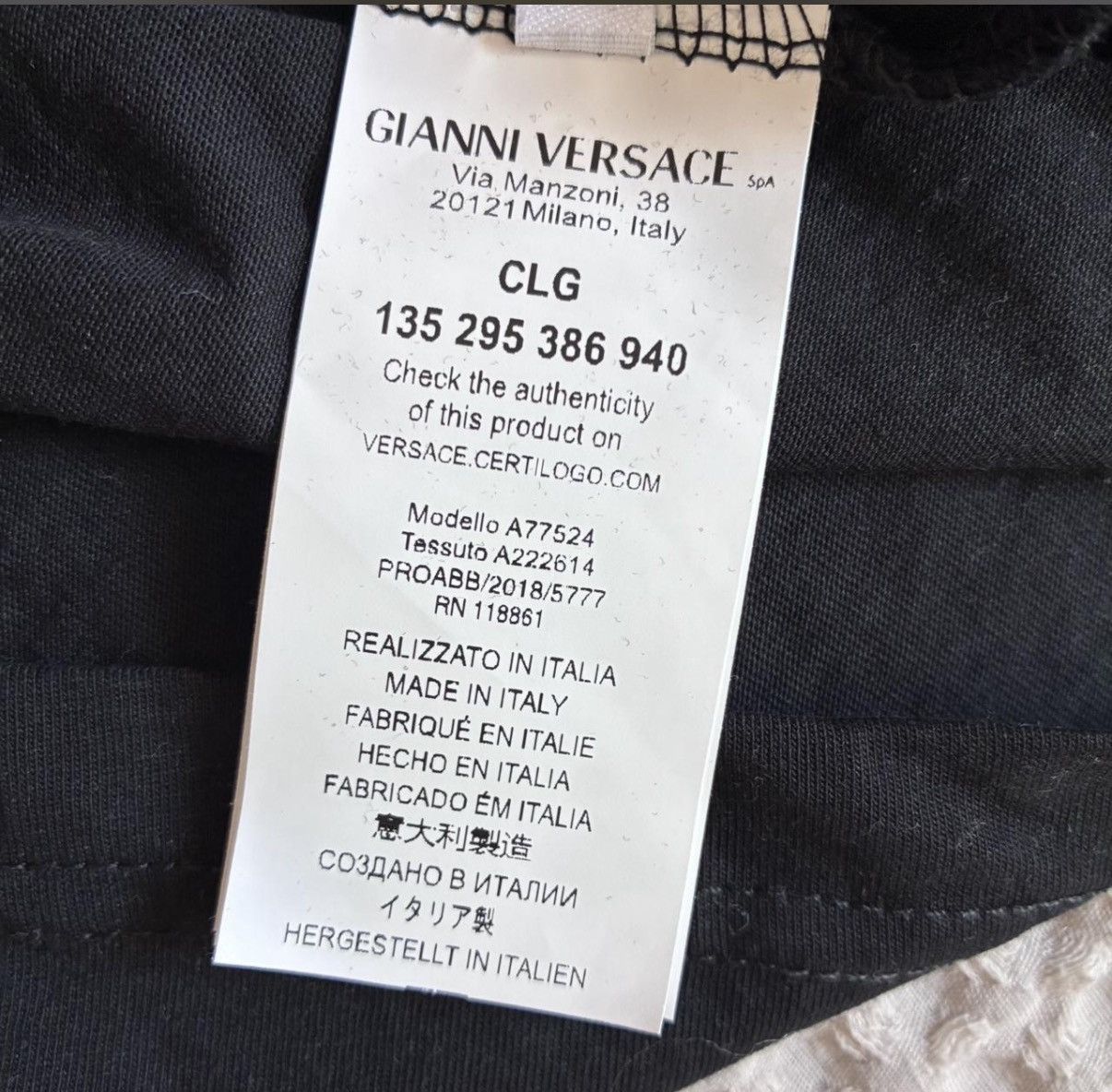 Versace Versace Barocco Medallion Graphic T-Shirt Black Gold Italy L Size US L / EU 52-54 / 3 - 5 Thumbnail