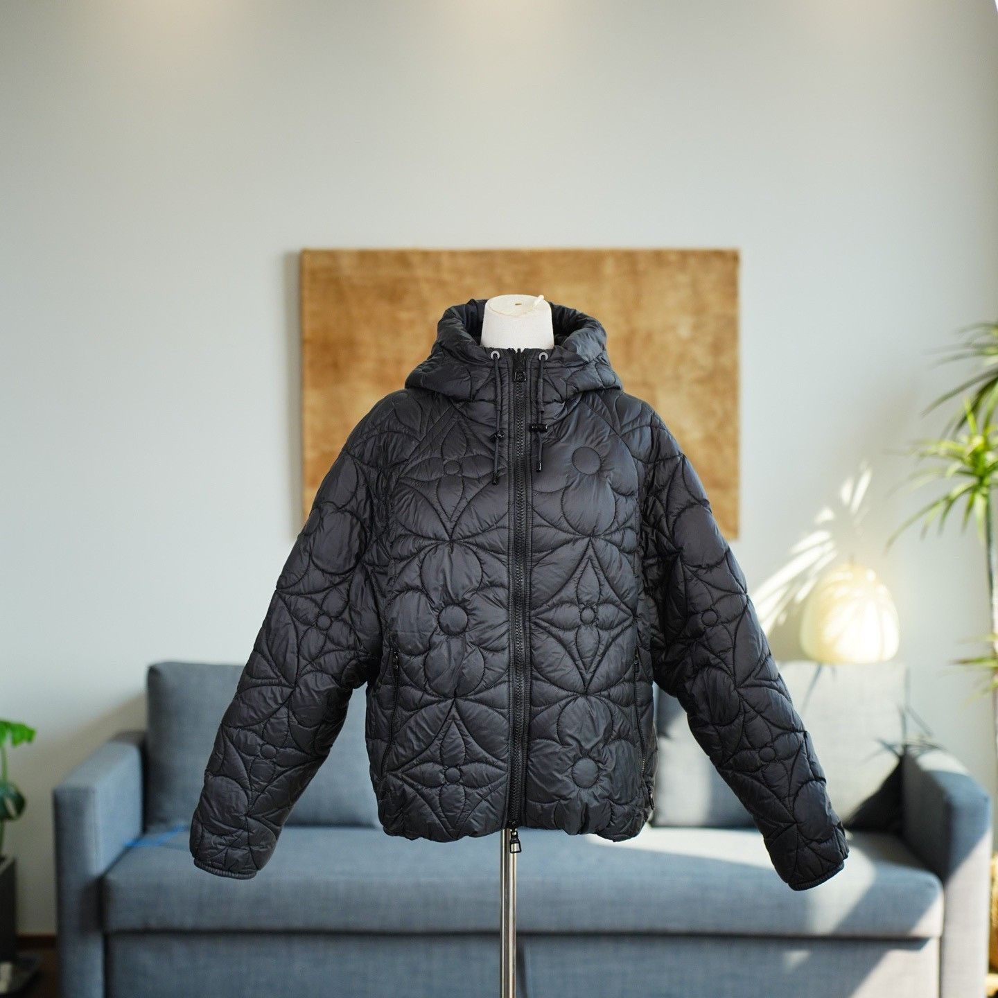 Louis Vuitton Louis Vuitton Black Heavy Coat m Men Size US M / EU 48-50 / 2 - 1 Thumbnail