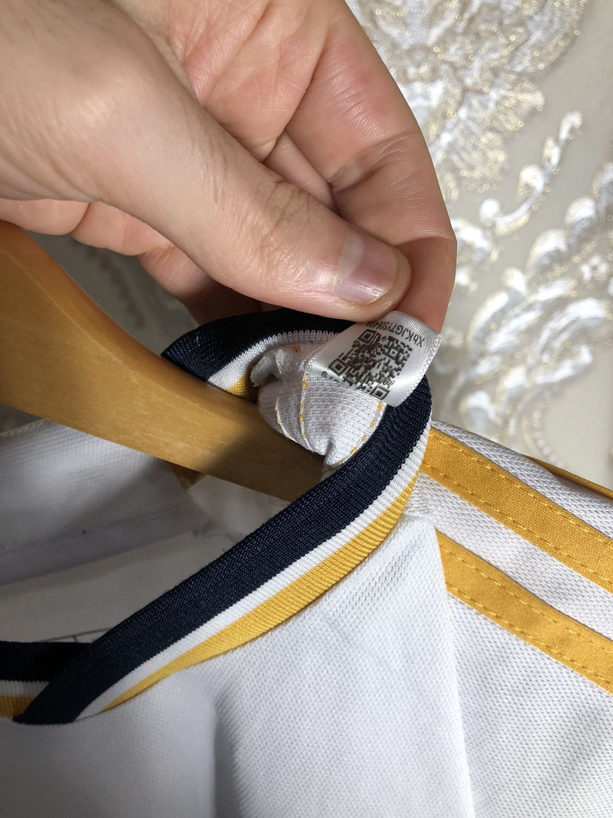 Vintage ADIDAS FC REAL MADRID SPAIN SOCCER JERSEY RETRO BLOKE Y2K Size US L / EU 52-54 / 3 - 7 Thumbnail