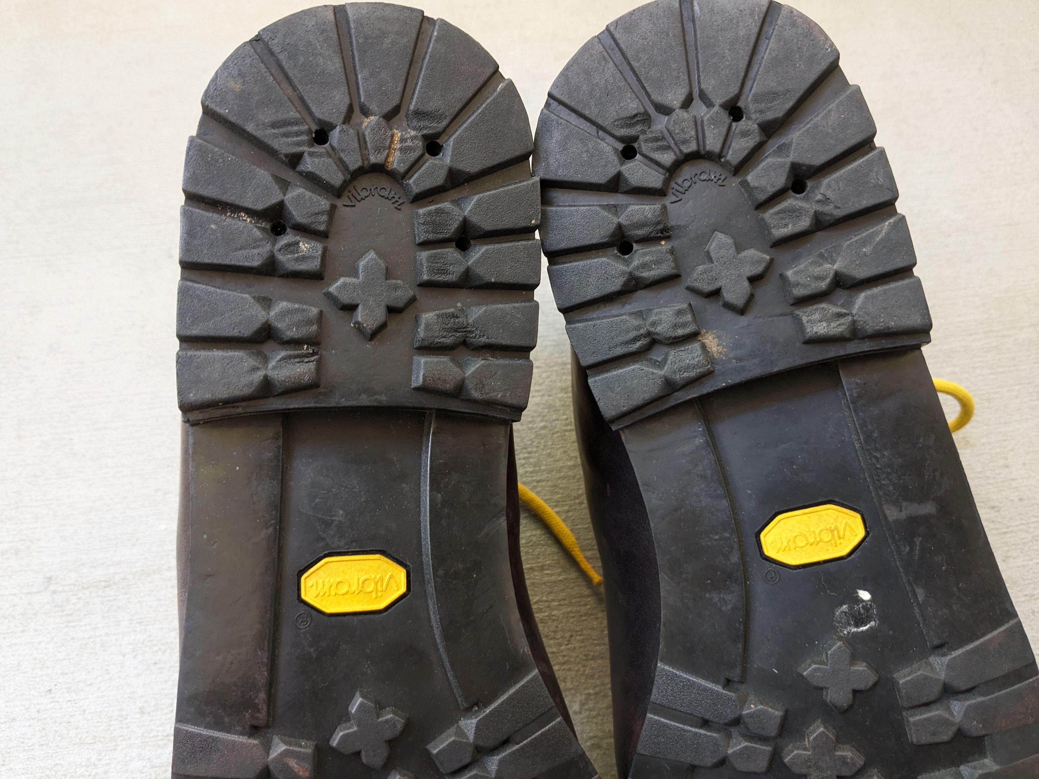 Vintage Vasque Ski Boots Brown 11 EE Wide Italy Hiking