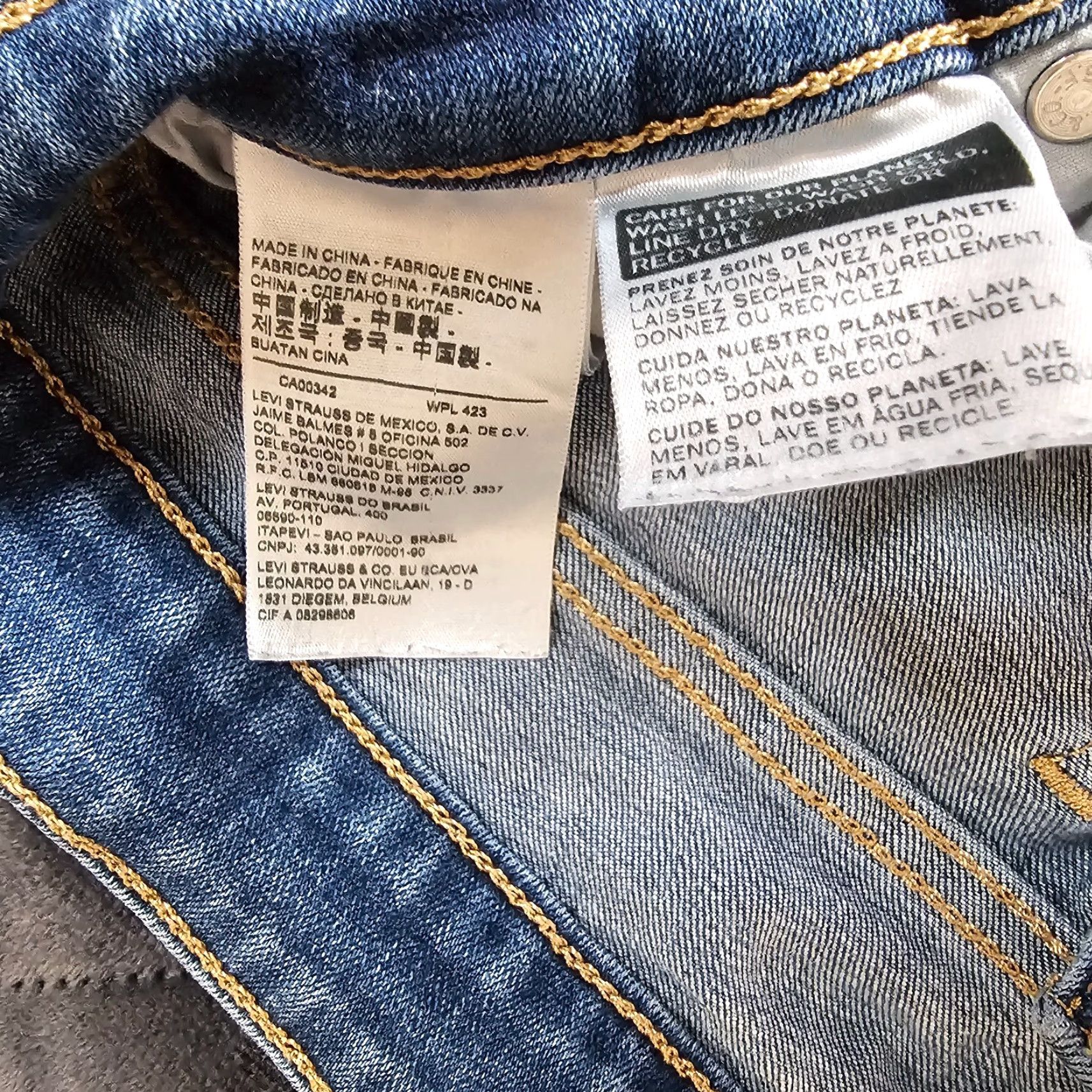 Levi's Levi's 711 Jeans Women's Skinny Medium Wash Denim Color Blue 29 Regular Inseam 28 Stretch Comfort Distressed Size 29 Size 29" - 4 Thumbnail