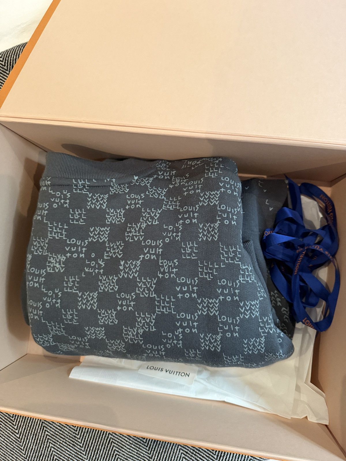 Louis Vuitton Gray LV Damier rare style (XL) Size US XL / EU 56 / 4 - 2 Thumbnail