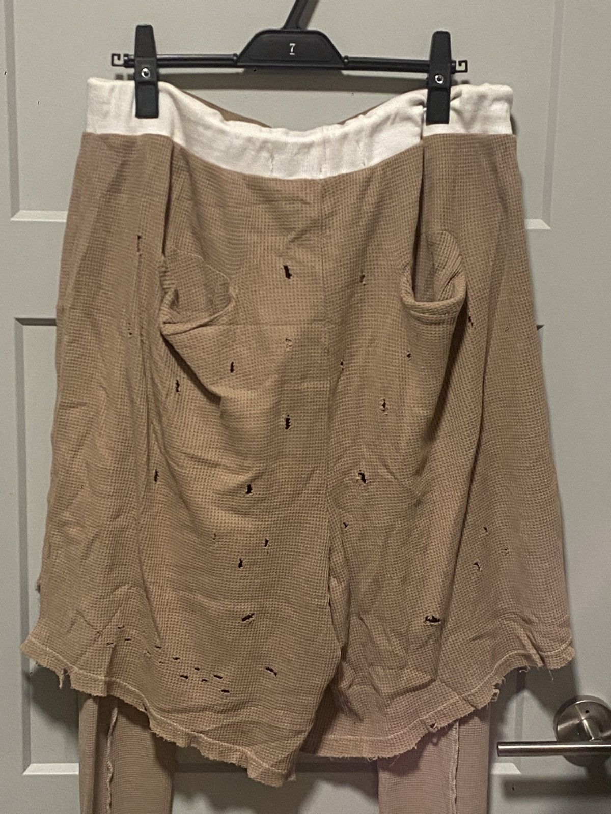 Other dasyori distressed shorts (comes with 2 pairs of leggings) Size US 36 / EU 52 - 2 Thumbnail