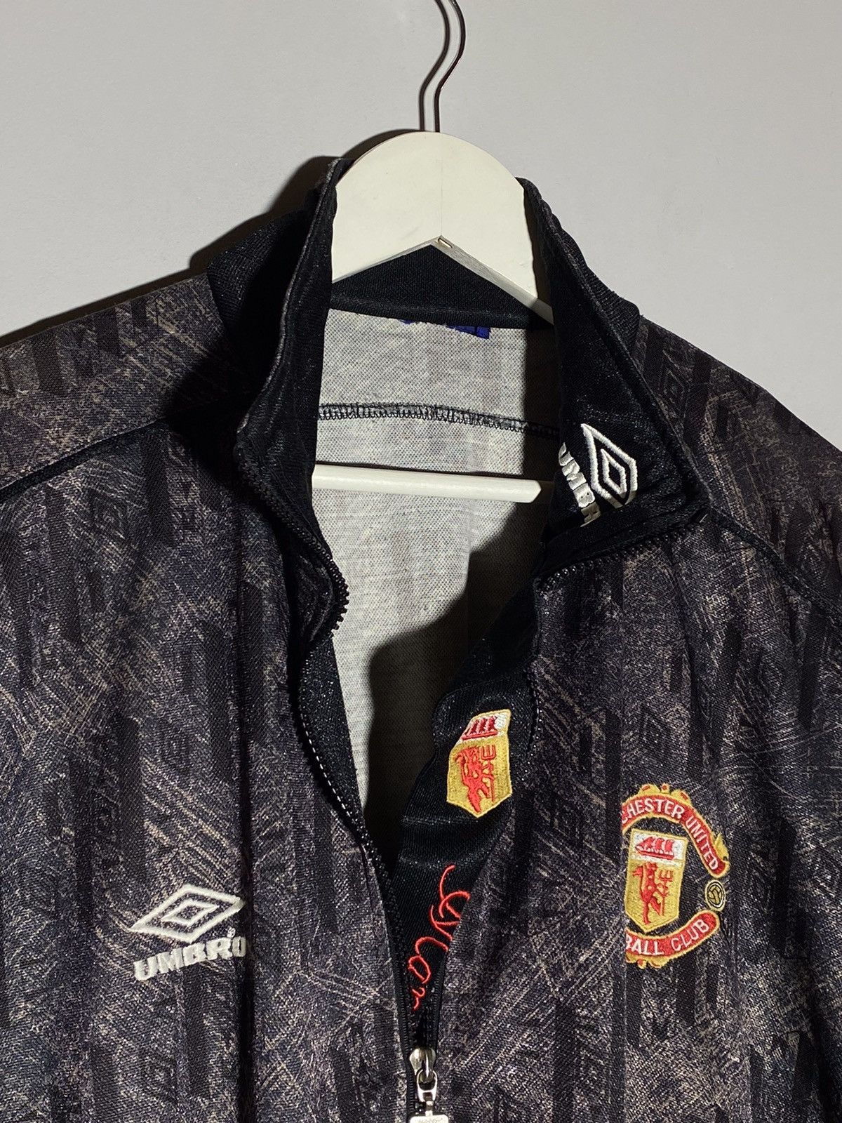 Umbro × Vintage Vintage 1992/93 Manchester United Umbro Sharp Rare track top Size US L / EU 52-54 / 3 - 11 Thumbnail