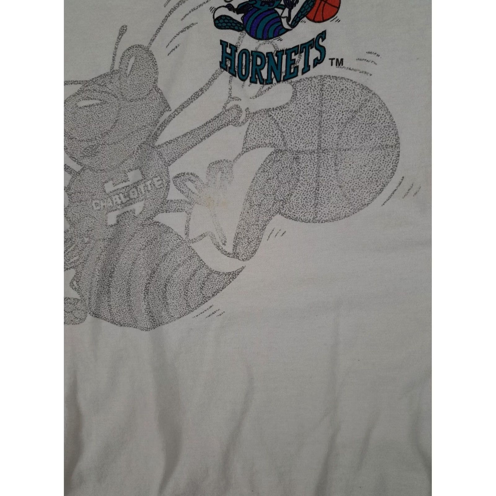 Vintage VINTAGE Charlotte Hornets T-Shirt The Game XL White USA Short Sleeve Men Size XL Size US XL / EU 56 / 4 - 4 Thumbnail