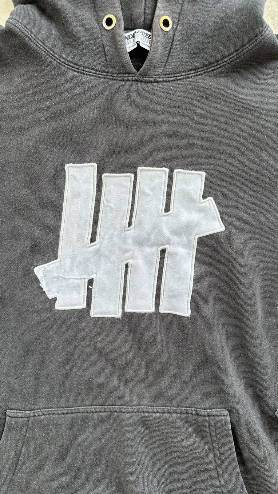Undefeated × Vintage VINTAGE UNDEFEATED BIG LOGO DISTRESSEDS HOODIE Size US L / EU 52-54 / 3 - 2 Thumbnail