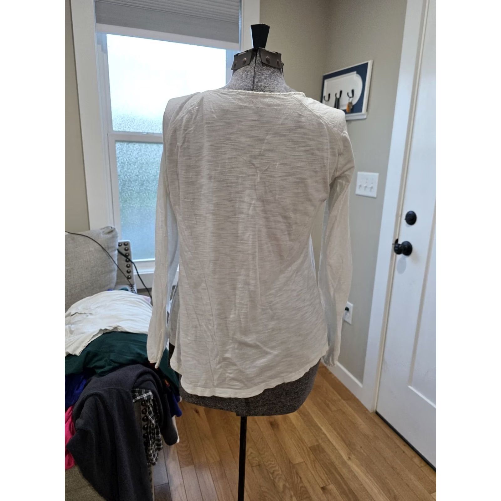 Eddie Bauer VINTAGE Eddie Bauer Top Womens Size Medium White LS Fringes Tie Neck Front Blouse Womens Size M / US 6-8 / IT 42-44 - 2 Thumbnail