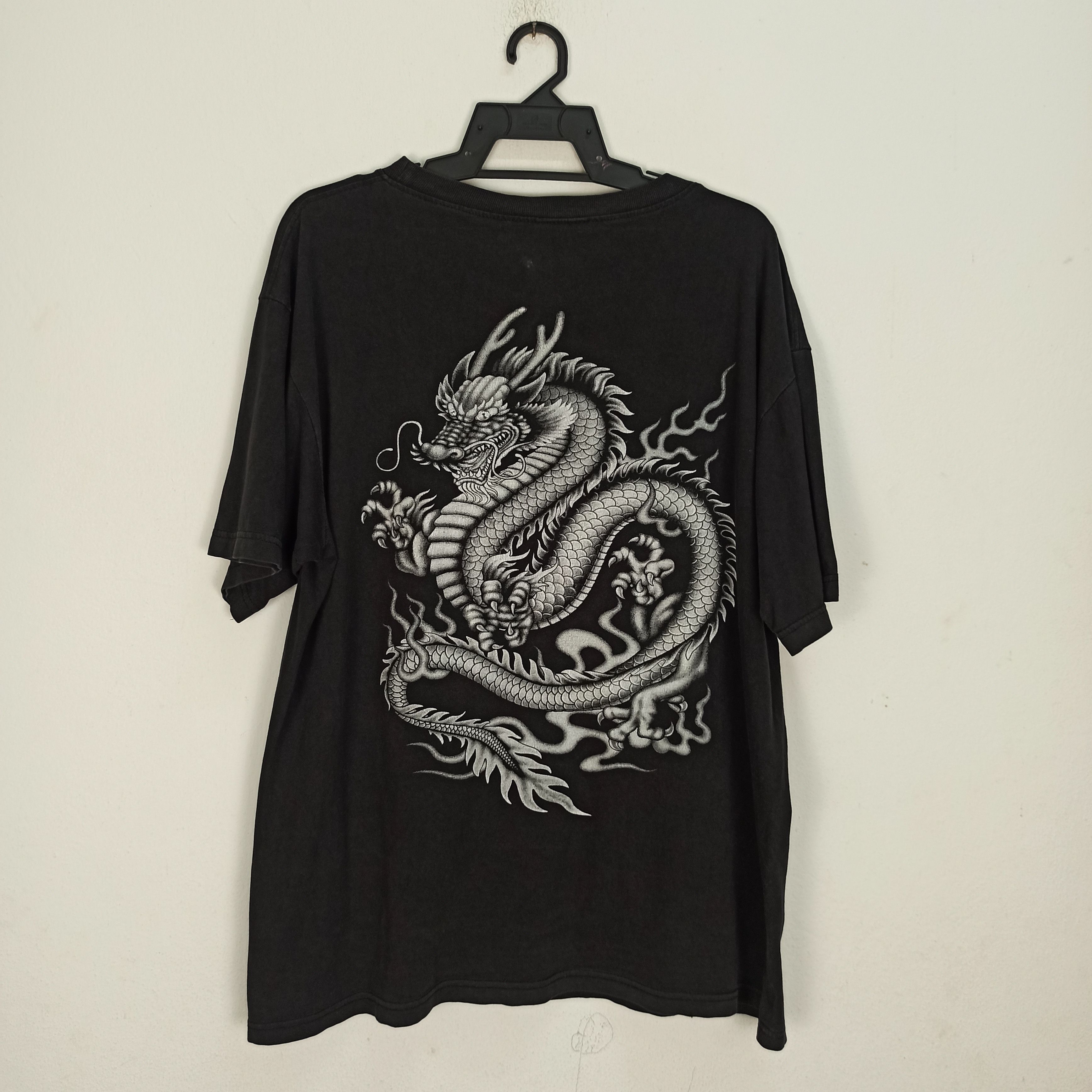 Vintage Vintage Dragon Design Printed Thailand Tshirt Size US L / EU 52-54 / 3 - 6 Thumbnail