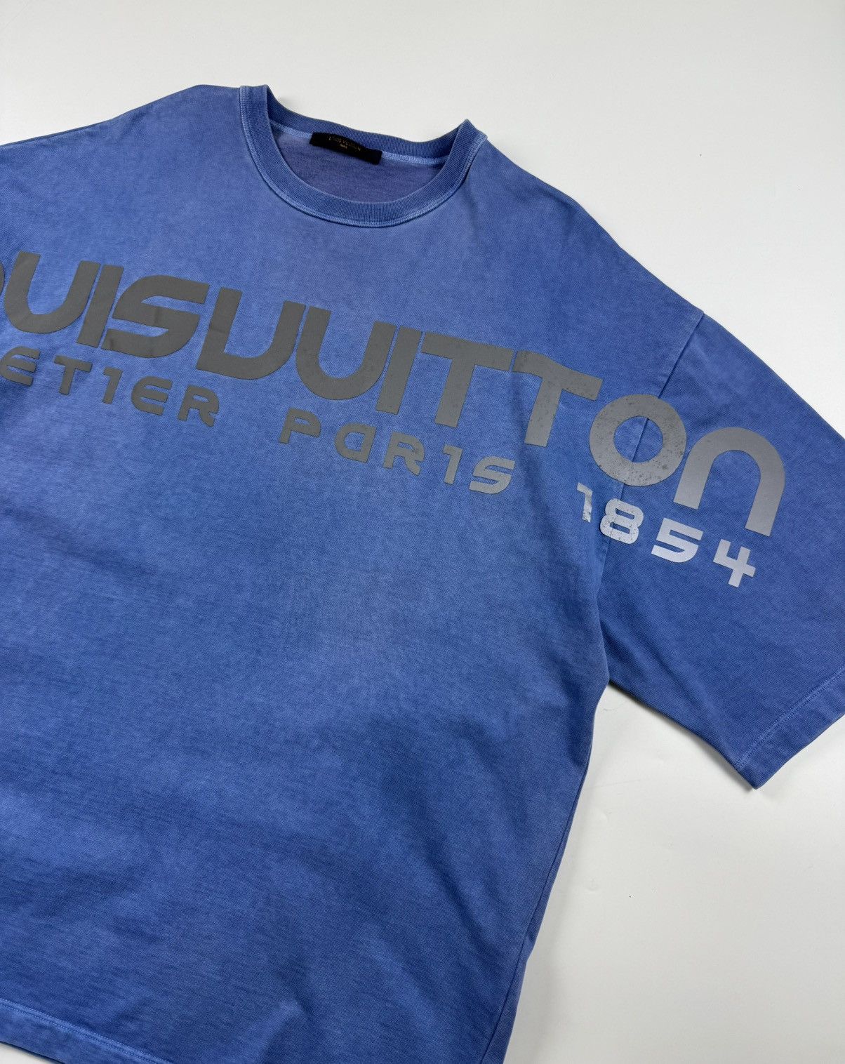 Louis Vuitton Louis Vuitton S/S’18 Oversized Reflective Logo Tee Size US M / EU 48-50 / 2 - 4 Thumbnail