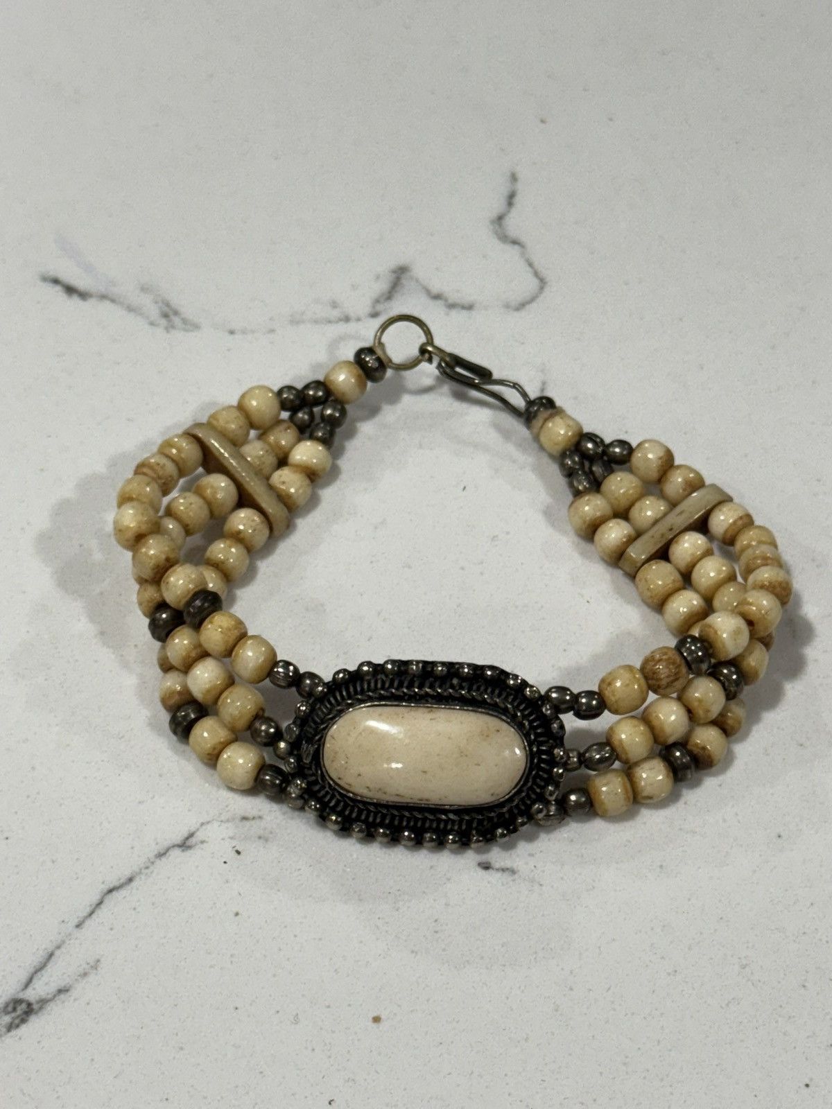 Jewelry Vintage bone beads and silver tone metal bracelet Size ONE SIZE - 9 Thumbnail
