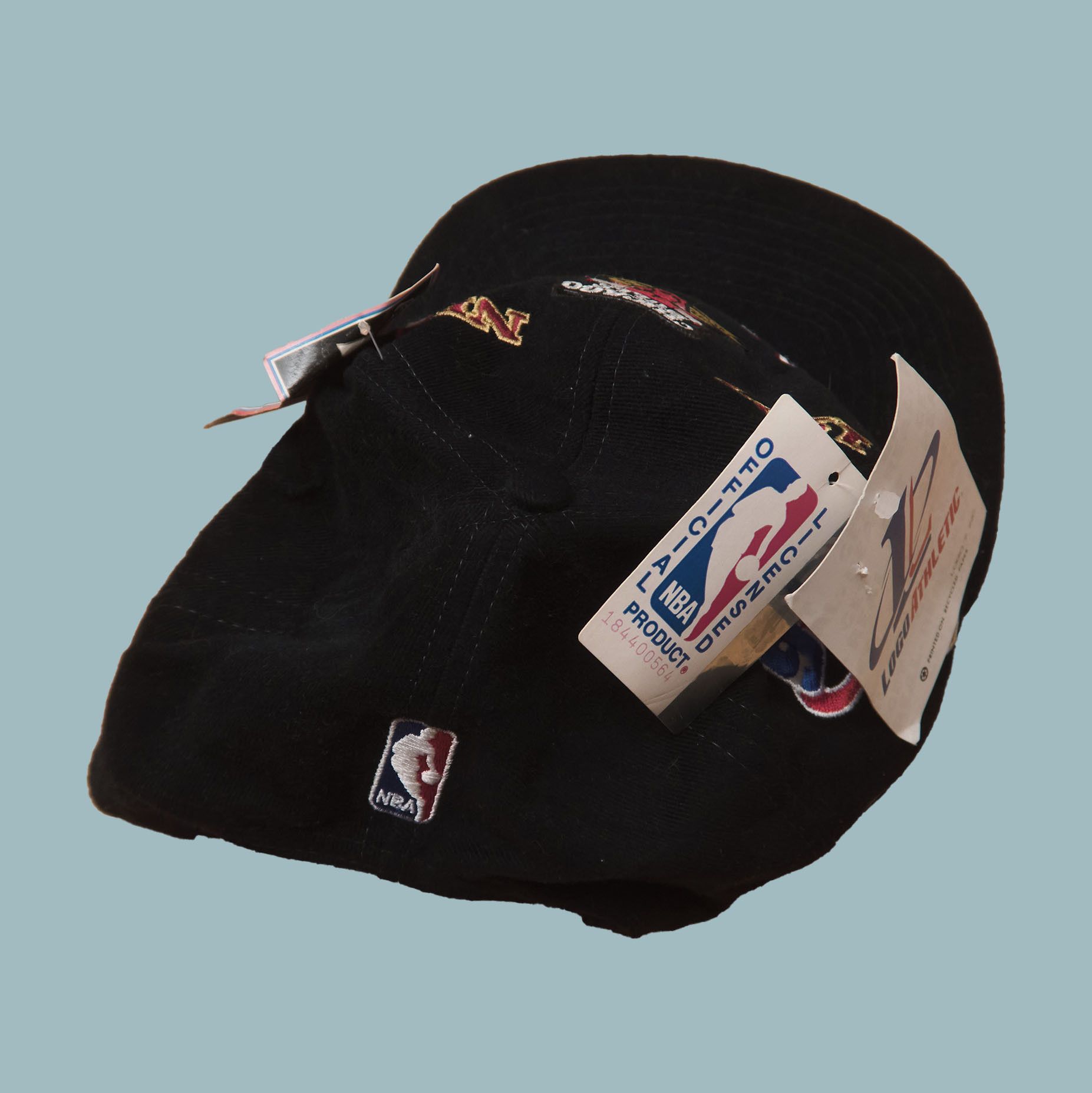 NBA *BNWT* *RARE* CHICAGO BULLS 1997 Champions Cap (Hat) Size ONE SIZE - 2 Thumbnail