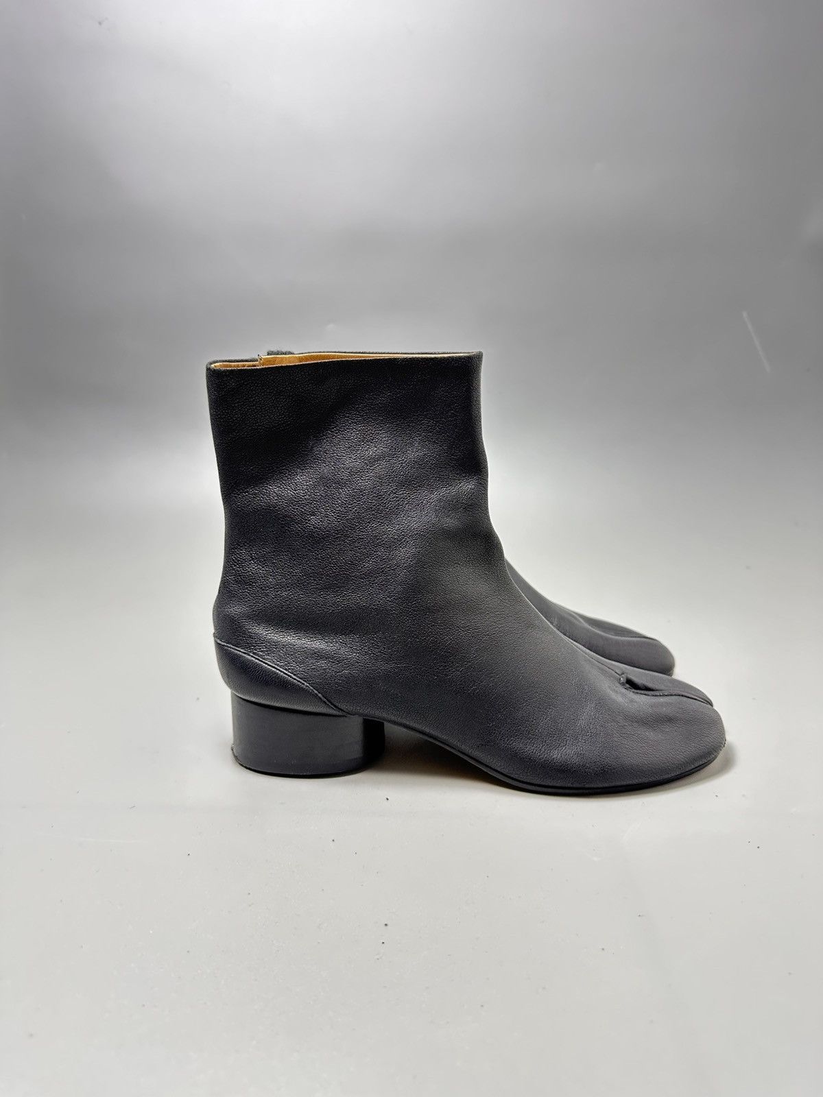 Maison Margiela Maison Margiela Tabi Boots Size US 7.5 / IT 37.5 - 2 Thumbnail