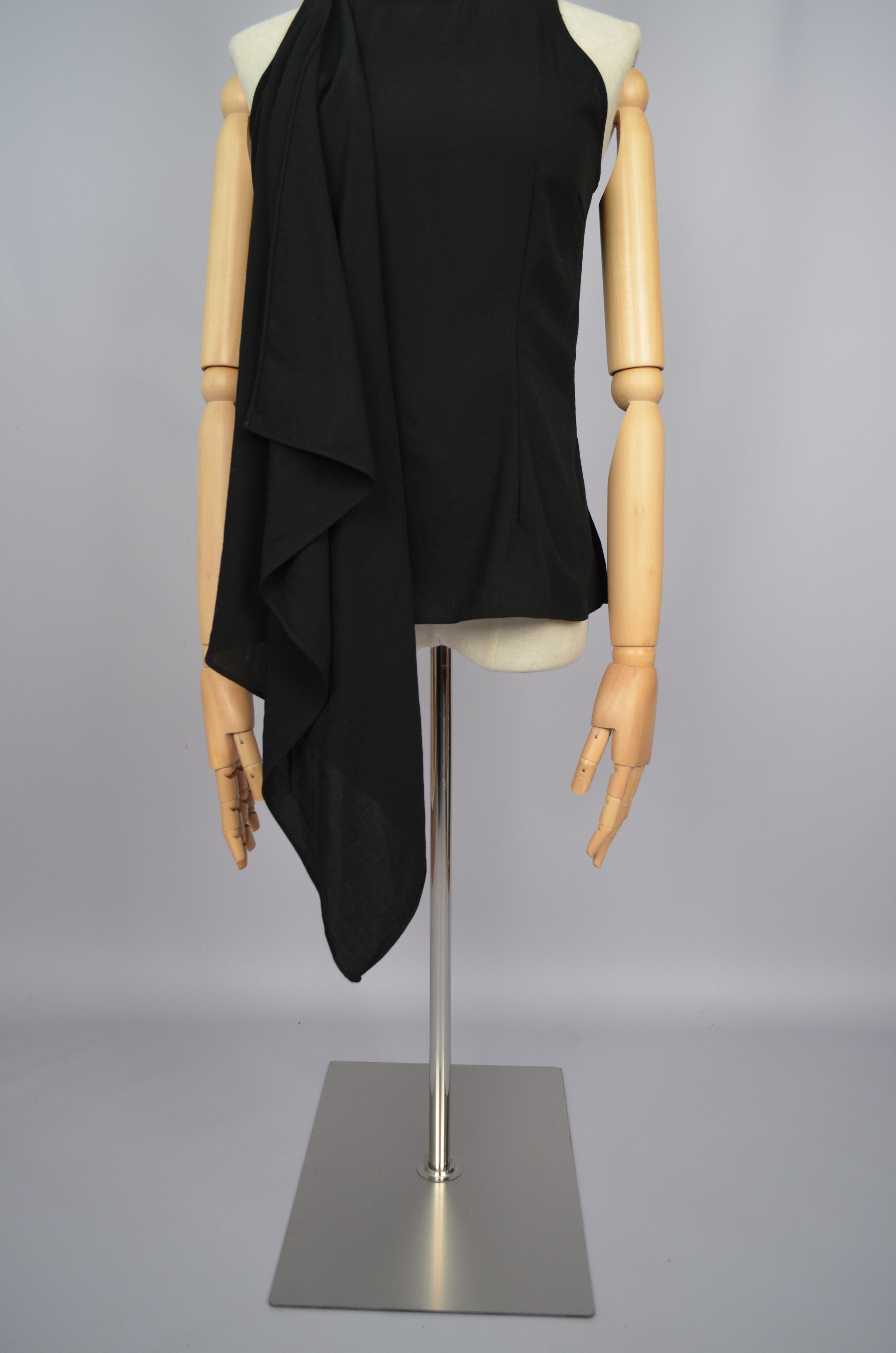 AMI × Designer AMI Wool Top Sans Manche Avec Volant Devant Top Ruffle Size S / US 4 / IT 40 - 3 Thumbnail