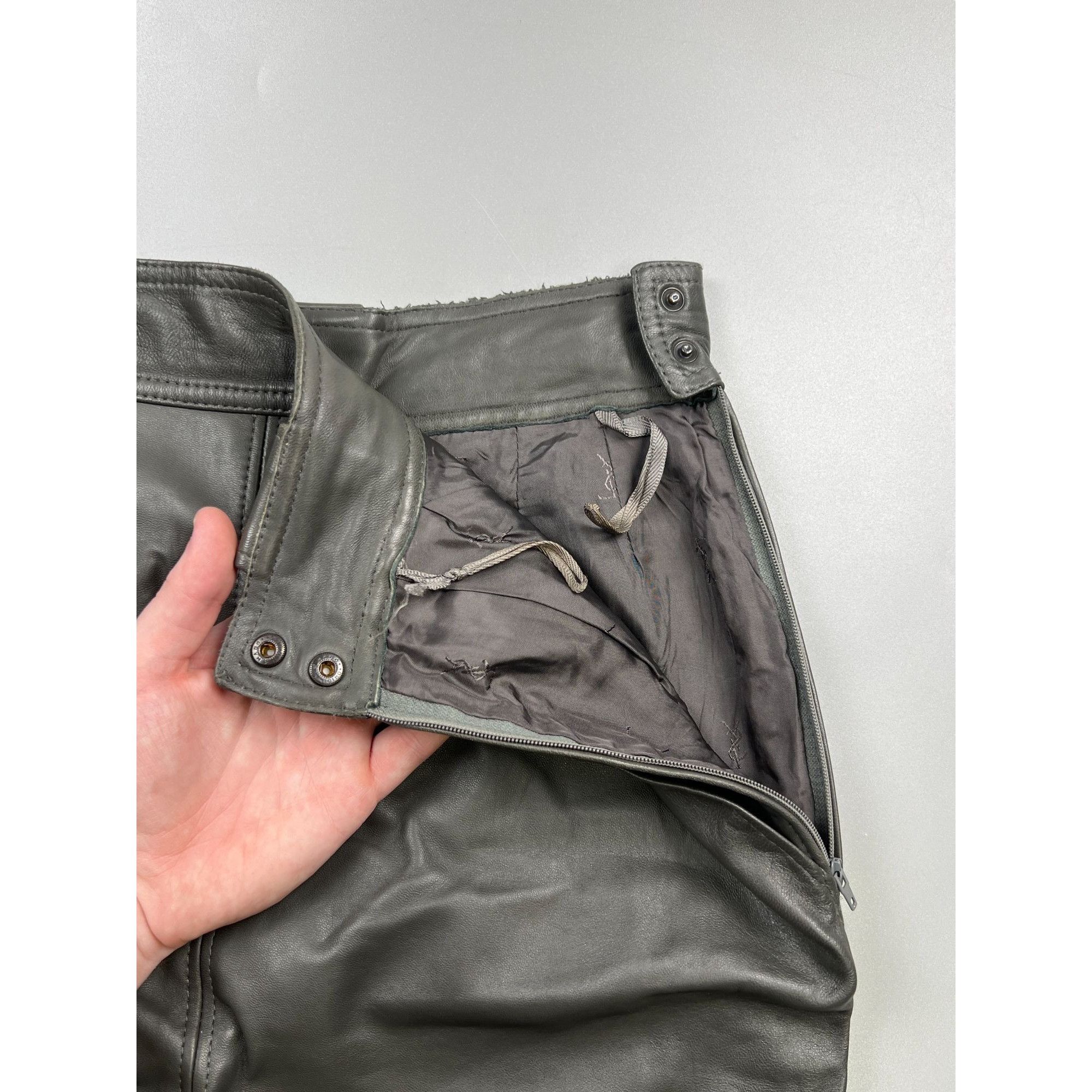 Yves Saint Laurent Yves Saint Laurent Vintage leather Skirt (Y0994) Size 28" / US 6 / IT 42 - 4 Thumbnail